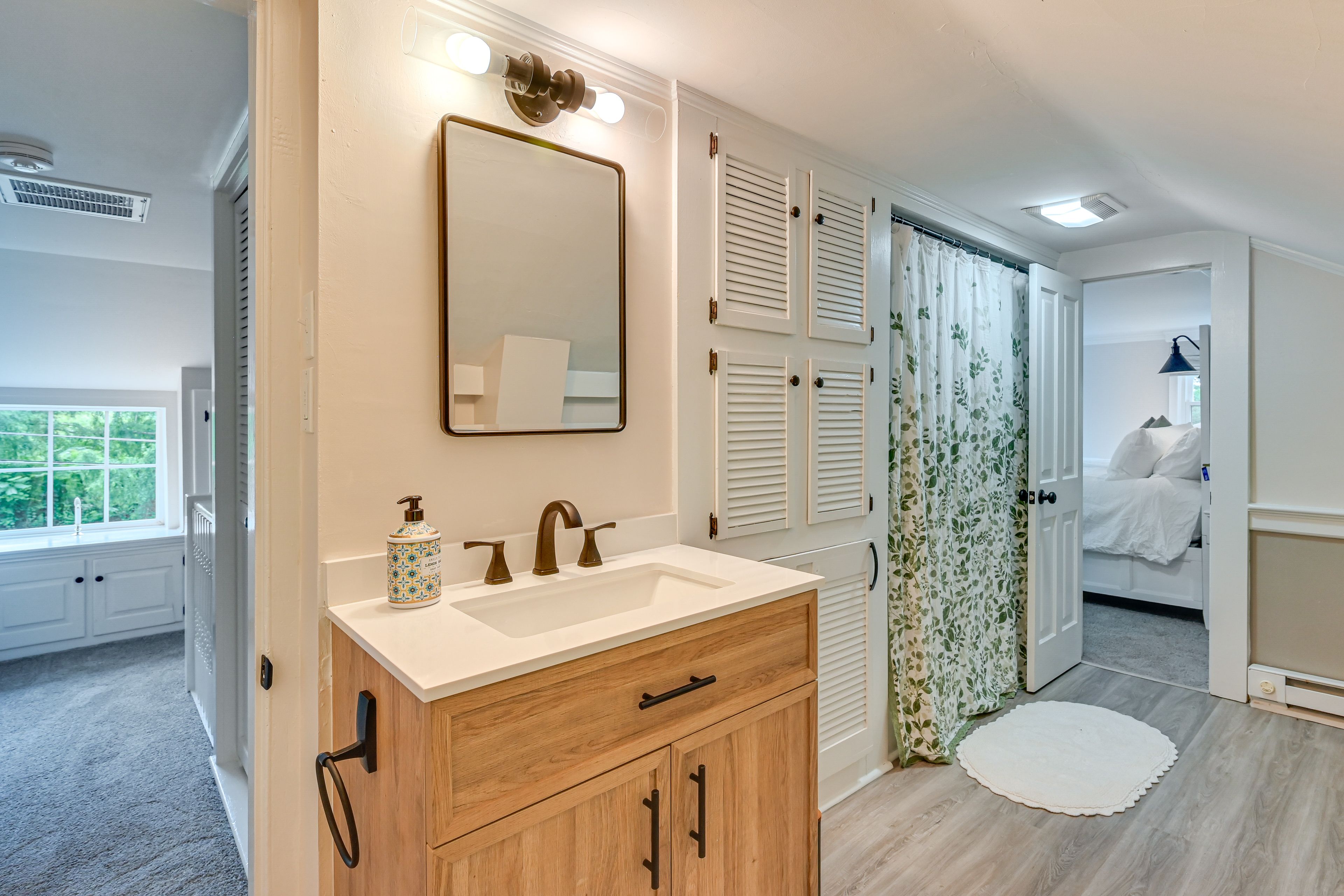 Full Bathroom | 2nd Floor