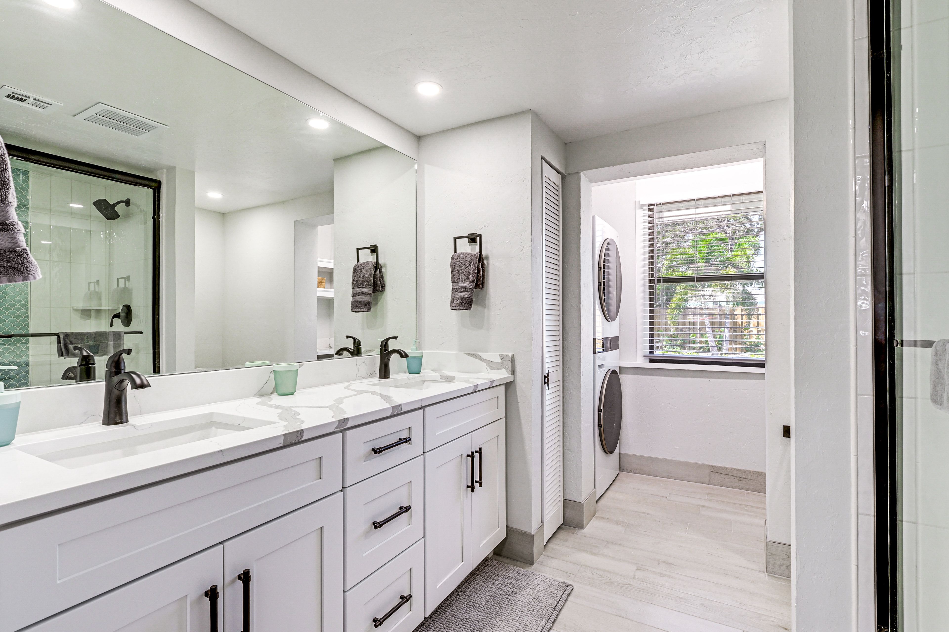 Full Bathroom | Towels Provided