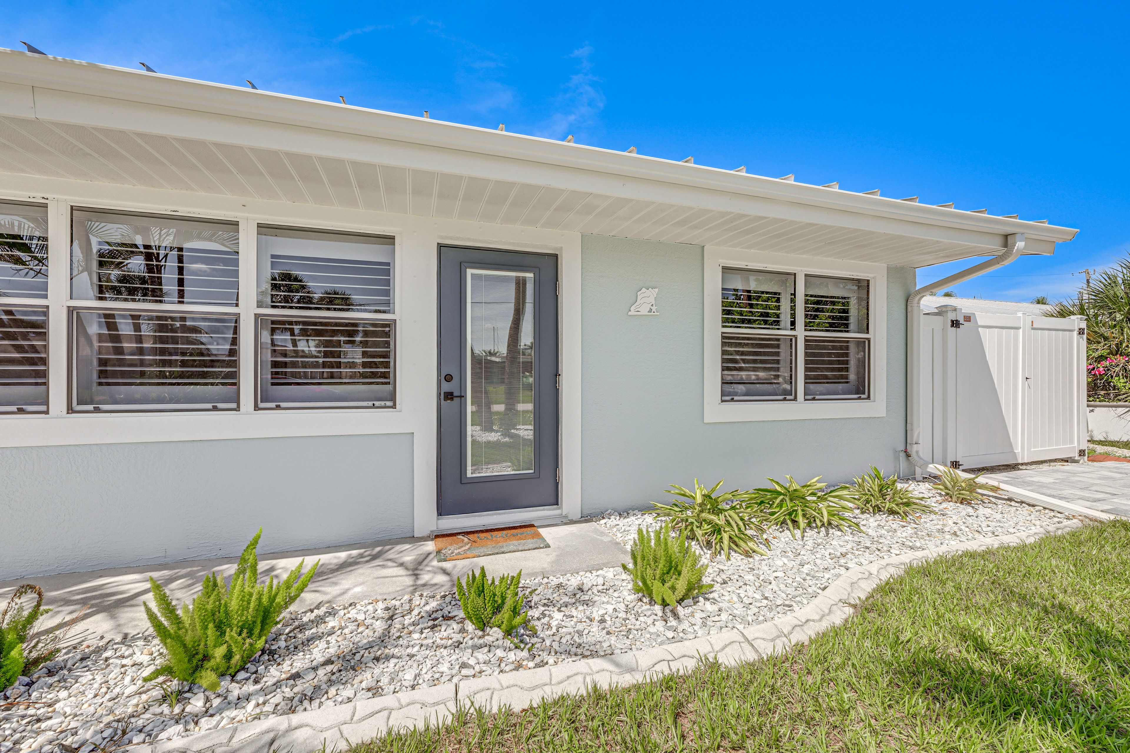 Home Exterior | Parking | Driveway (3 Vehicles)