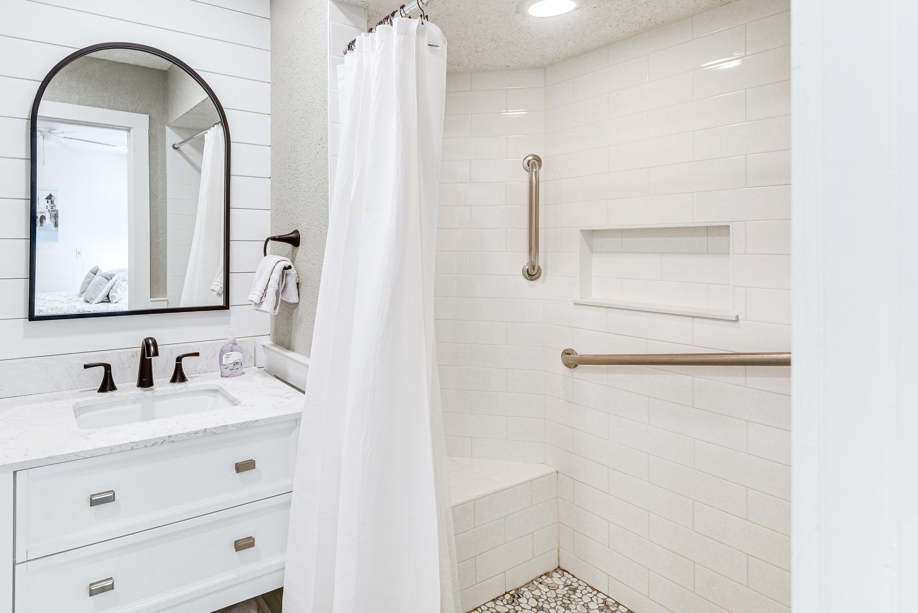 Full Bathroom | Grab Rails in Shower