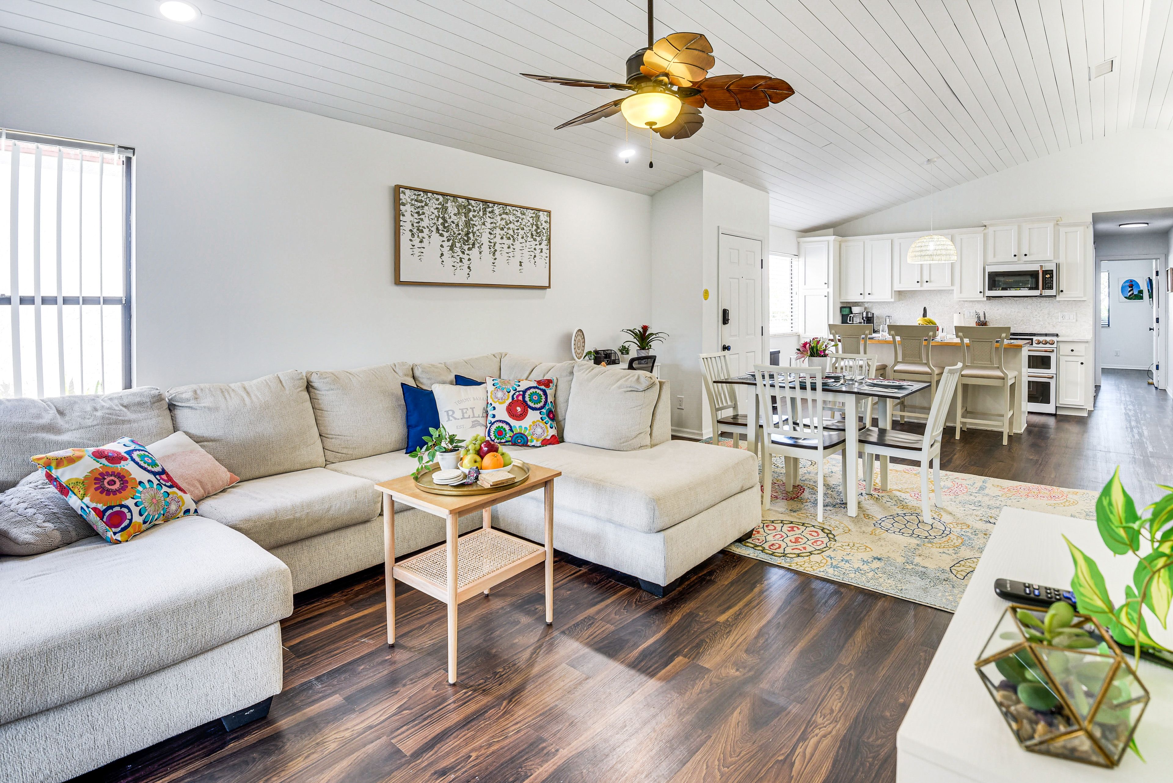 Living Room | Central A/C & Heat | Free WiFi