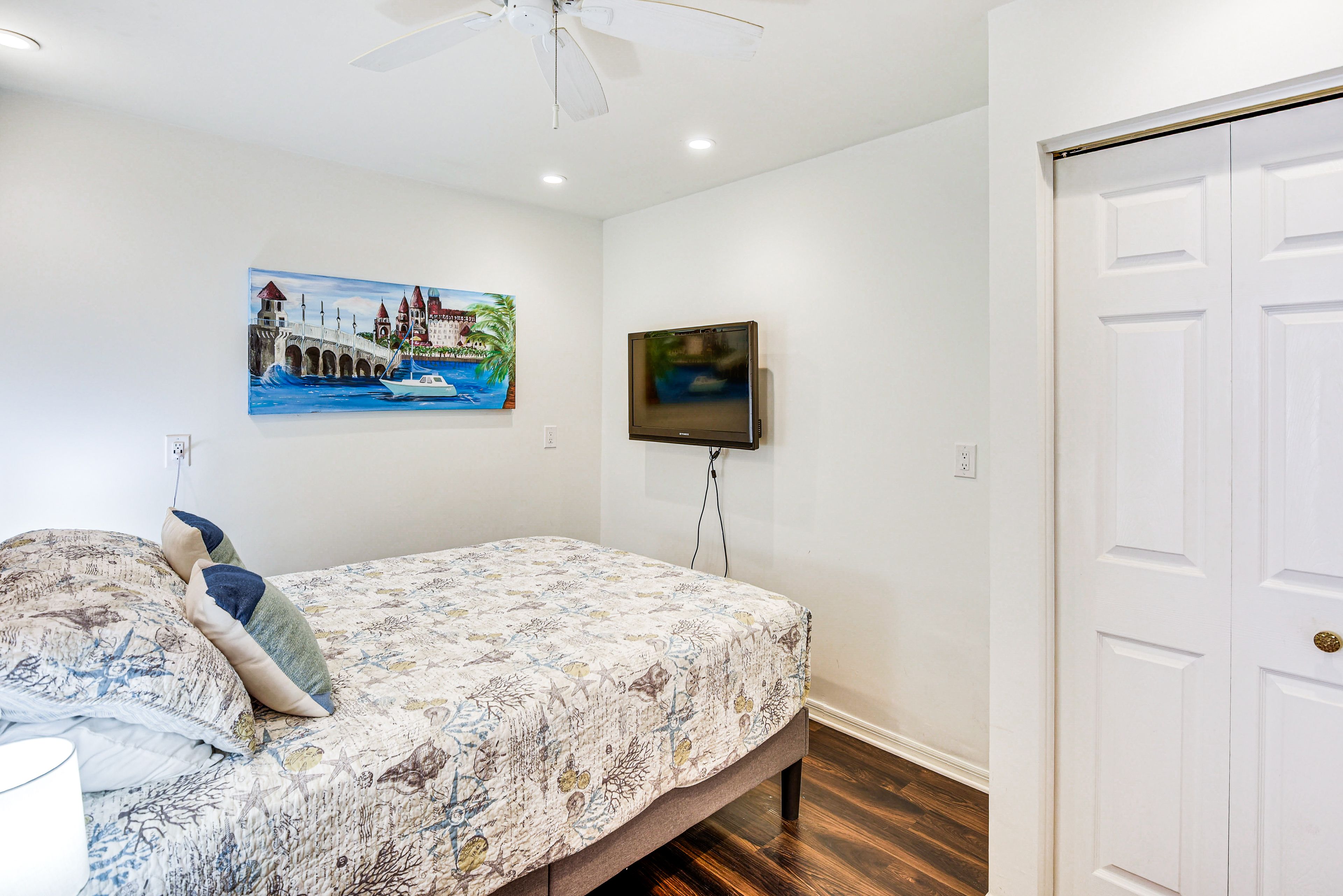 Bedroom 3 | Queen Bed