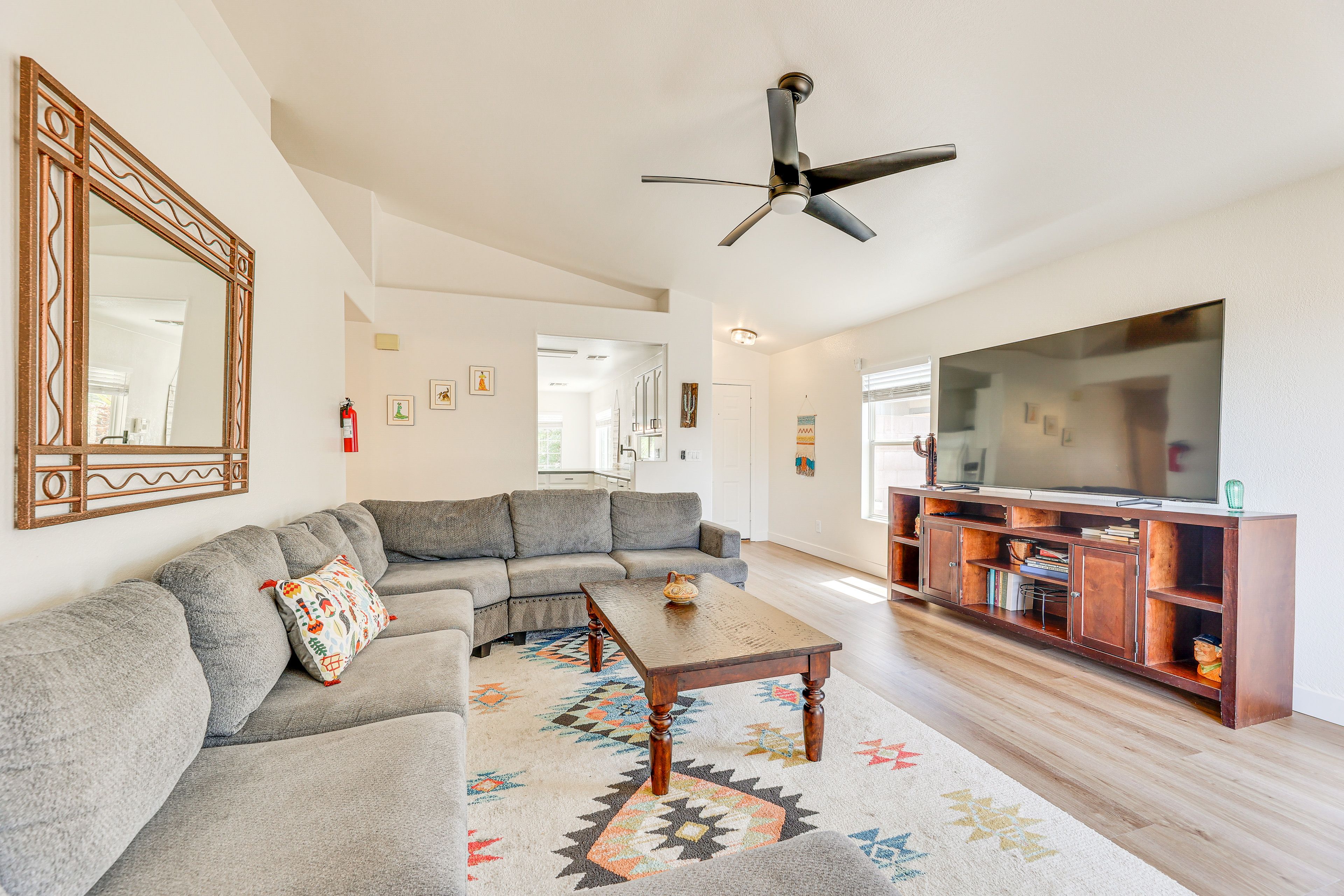 Living Room | Smart TV | Books | Free WiFi