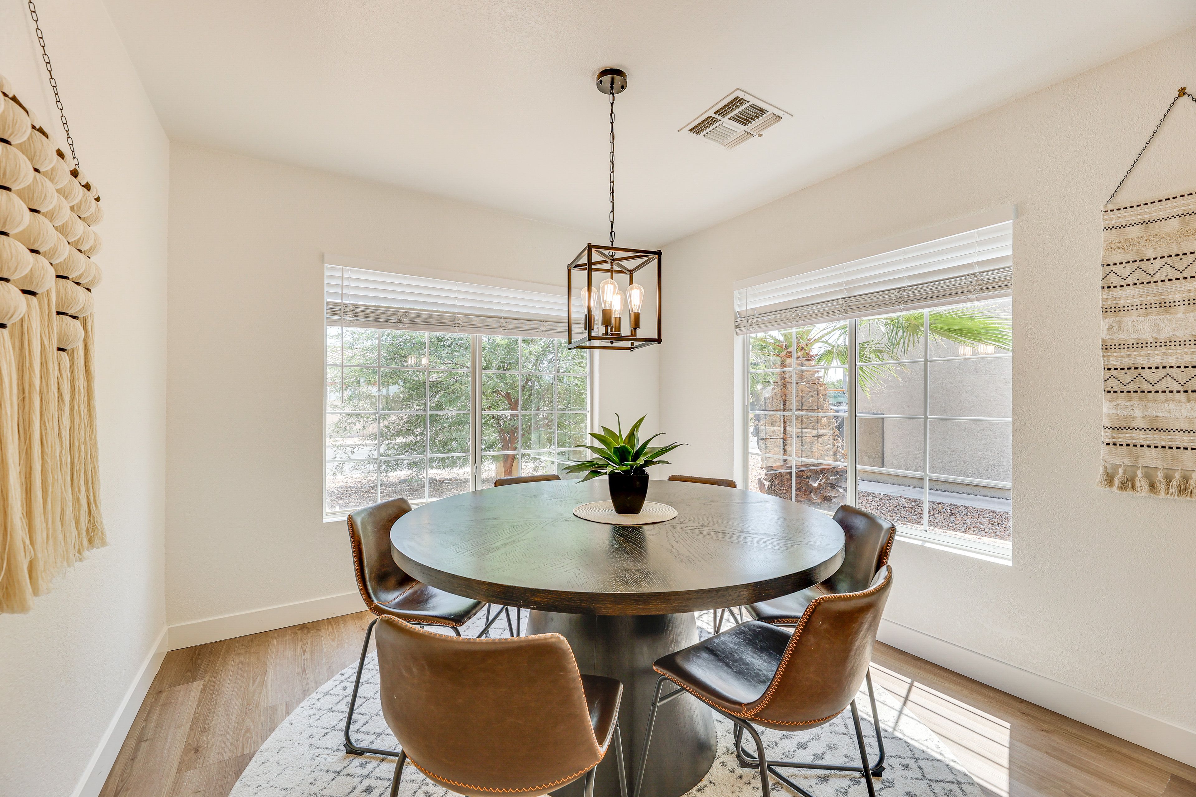 Dining Area | Dishware/Flatware Provided