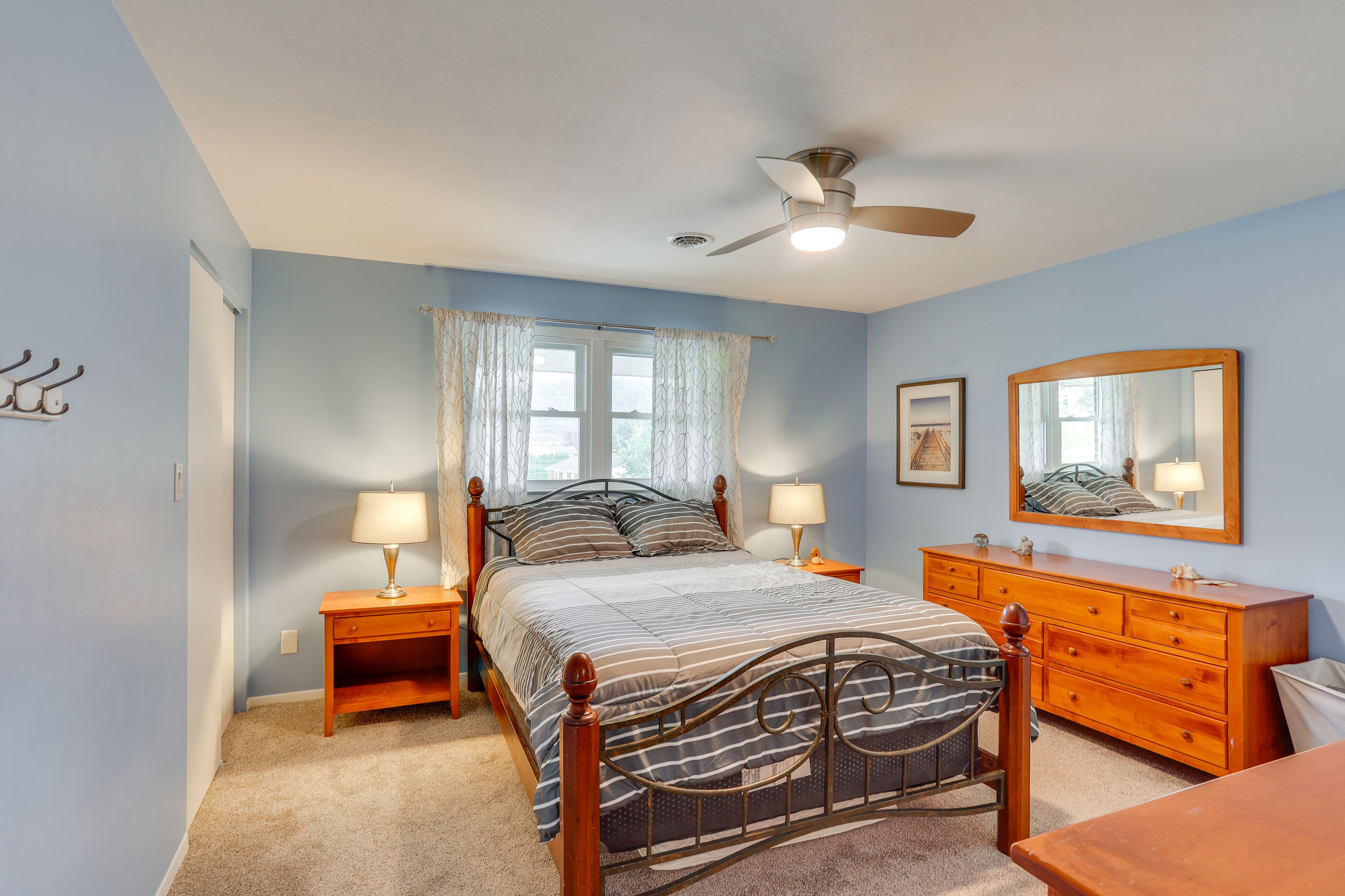 Bedroom 1 | Queen Bed