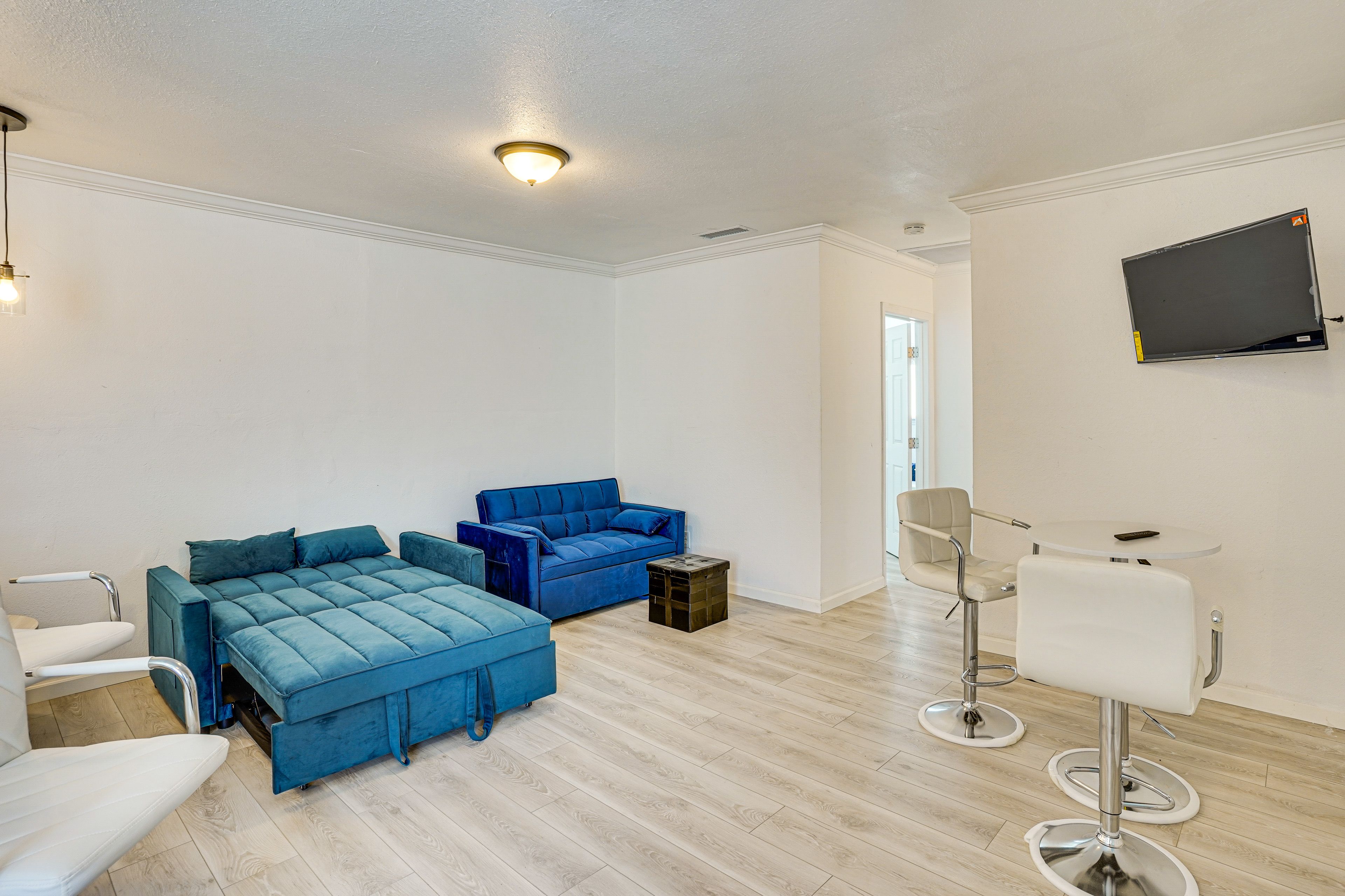 Interior | Single-Story House | Washer & Dryer On-Site