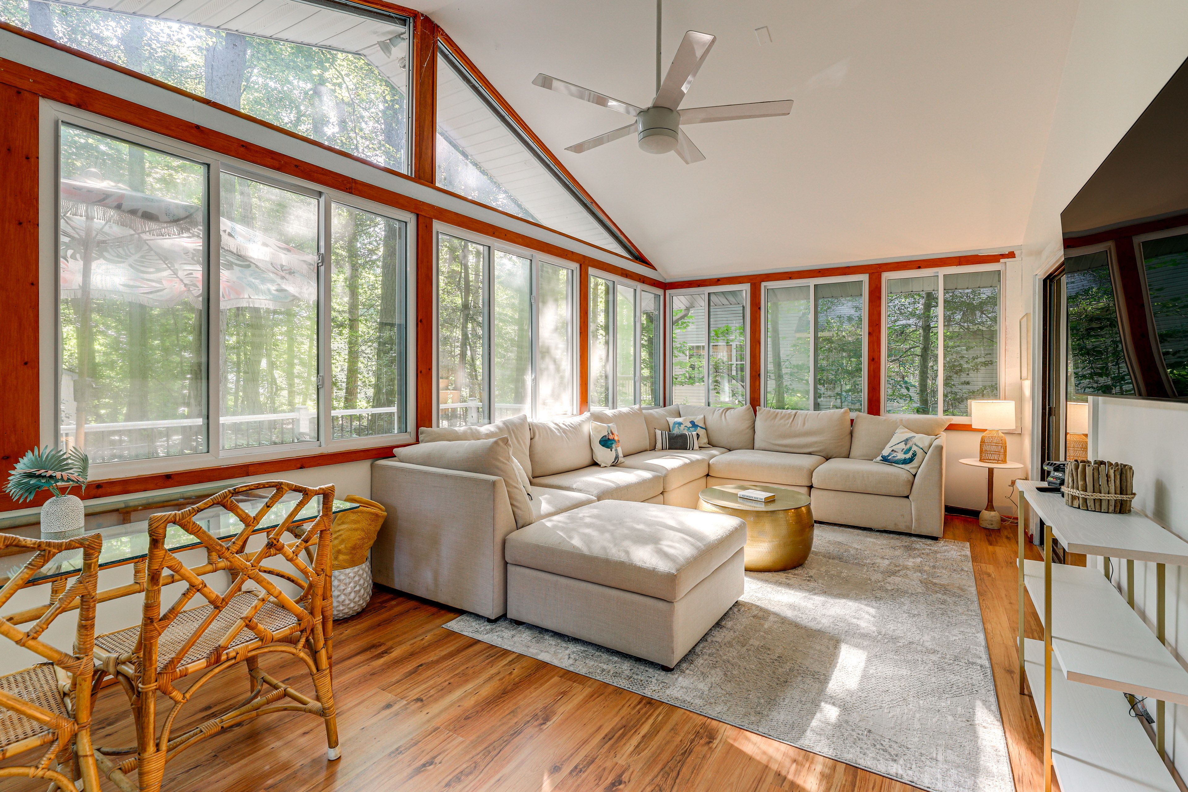 Sunroom | Free WiFi | Smart TV