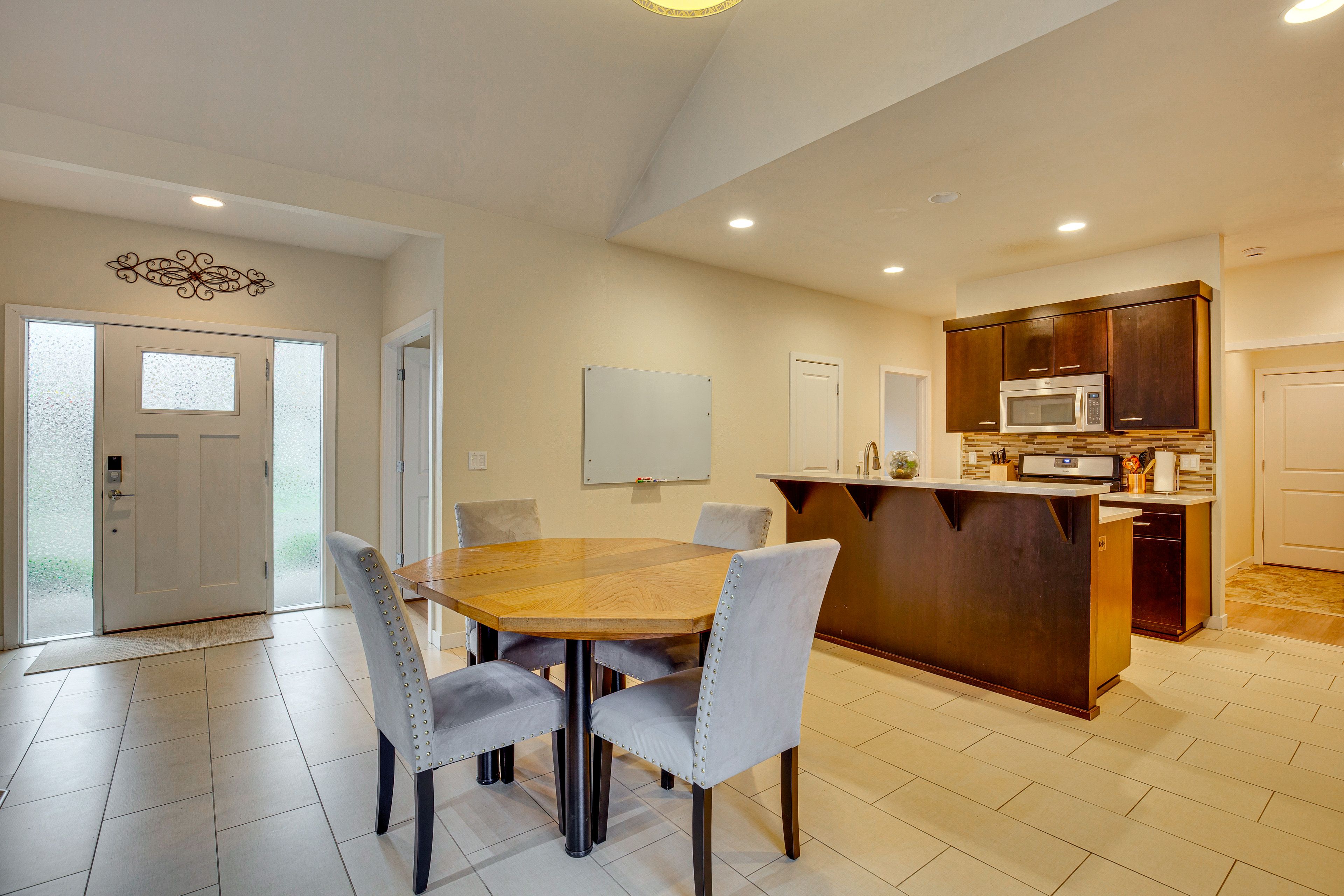 Dining Area | Dishware/Flatware