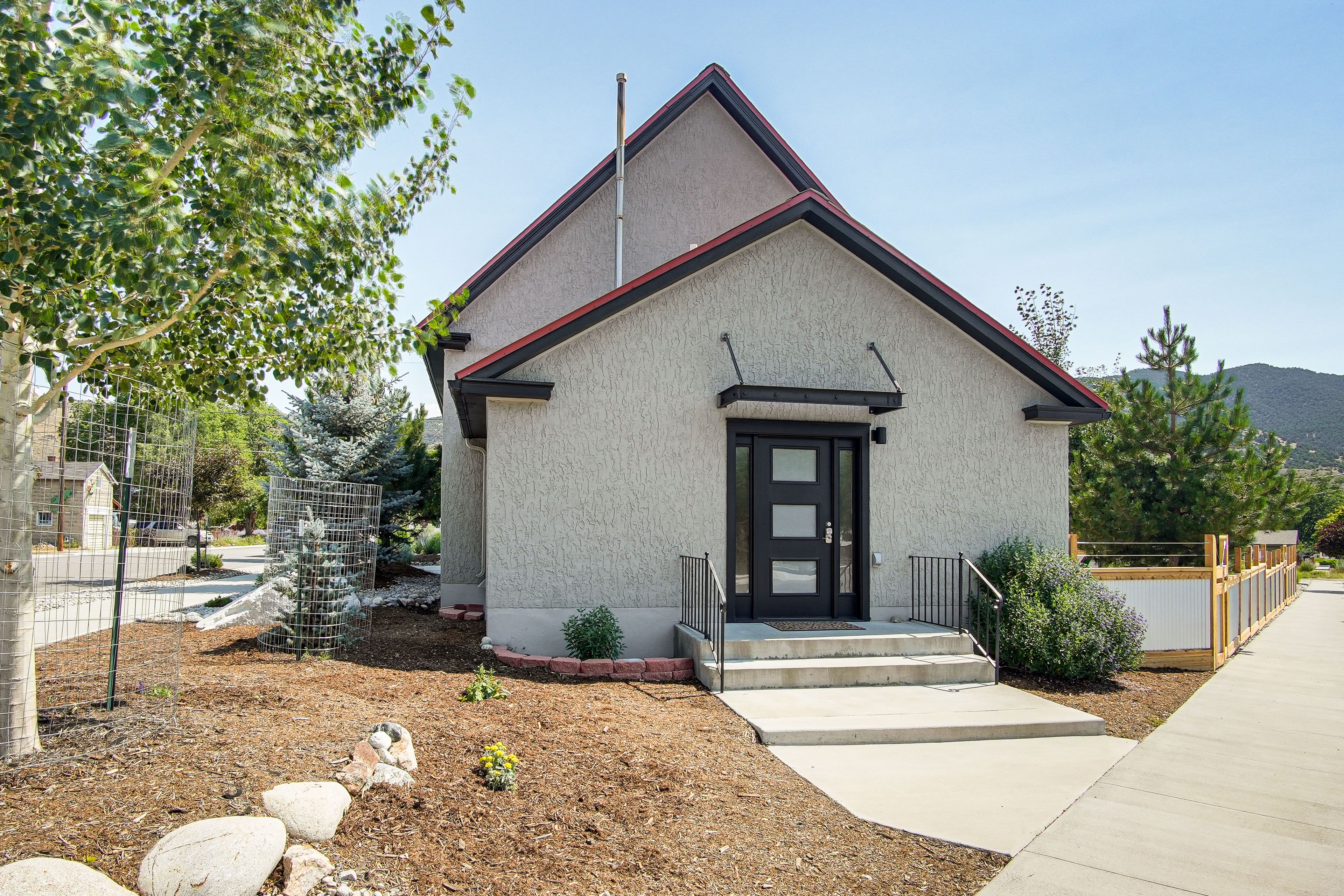 Exterior | Driveway (1 Vehicle) | Free Street Parking