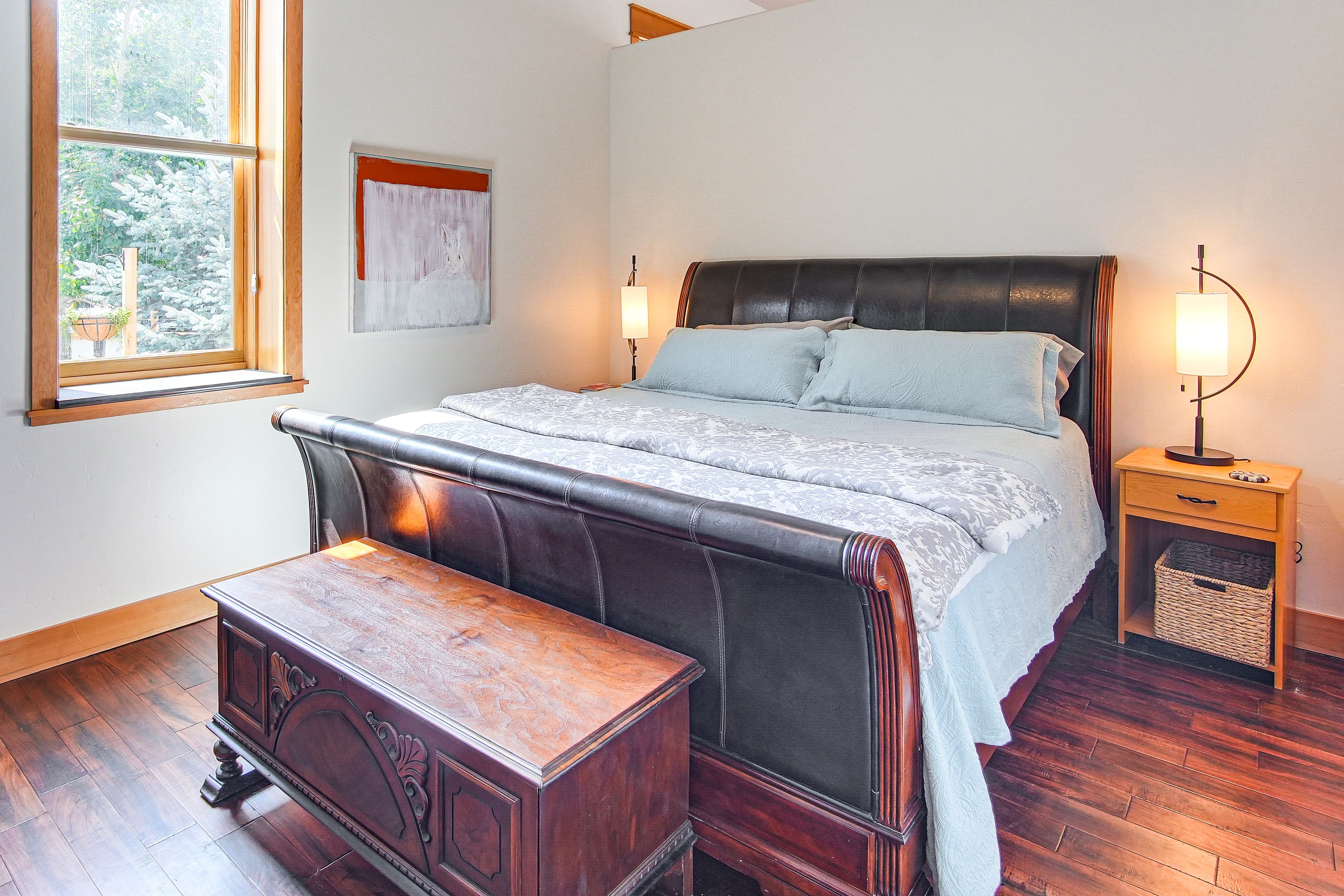 Bedroom | King Bed | Linens Provided