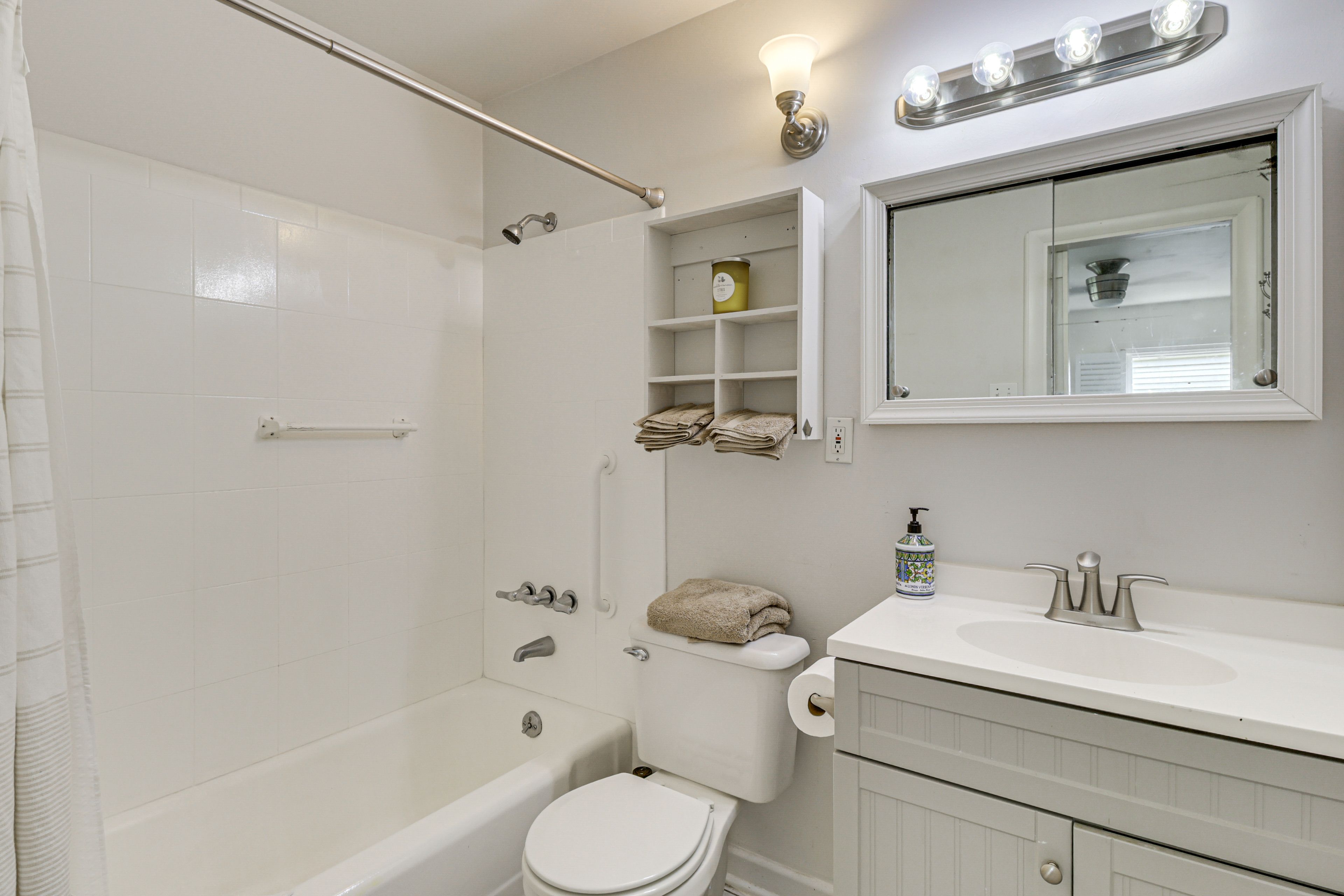 Full Bath | Towels | Hair Dryer