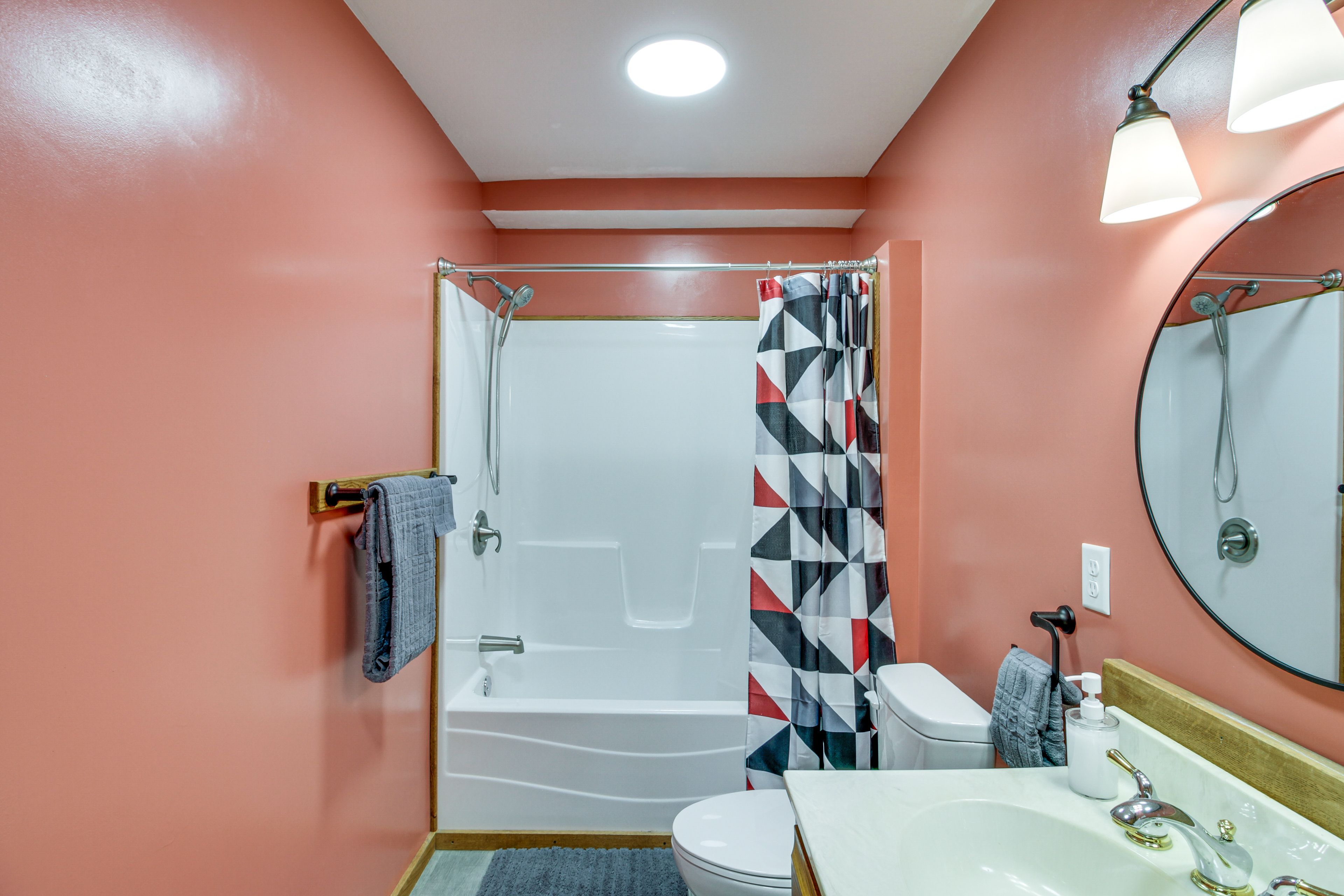 Full Bathroom | Towels Provided | 1st Floor