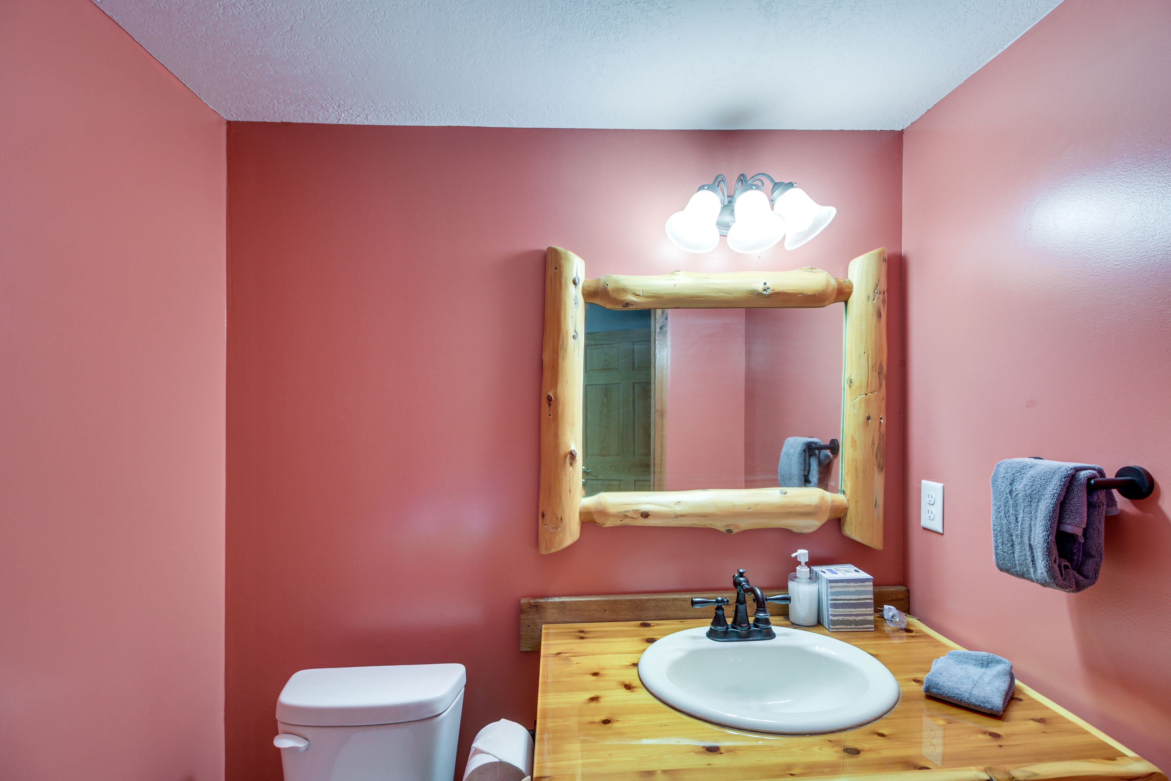 Half Bathroom | 1st Floor