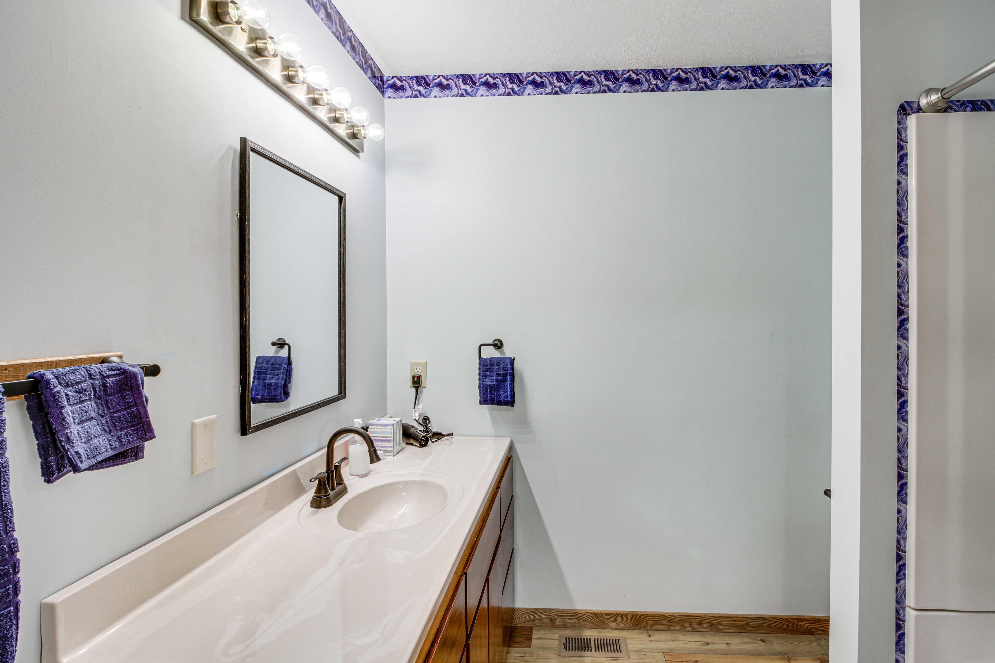 Full Bathroom | 2nd Floor