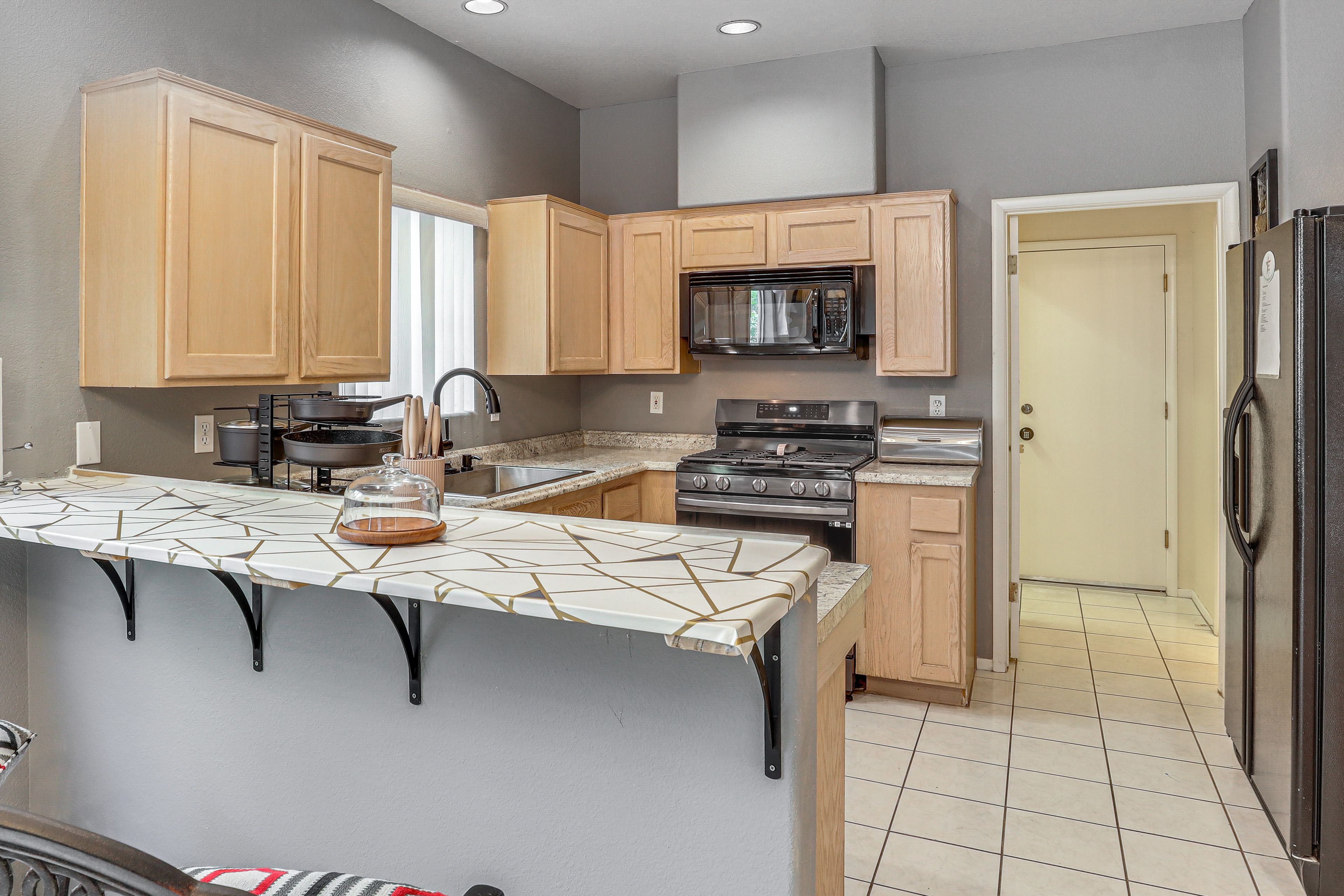Kitchen | Coffee Bar | Dishwasher | Cooking Basics | 1st Floor