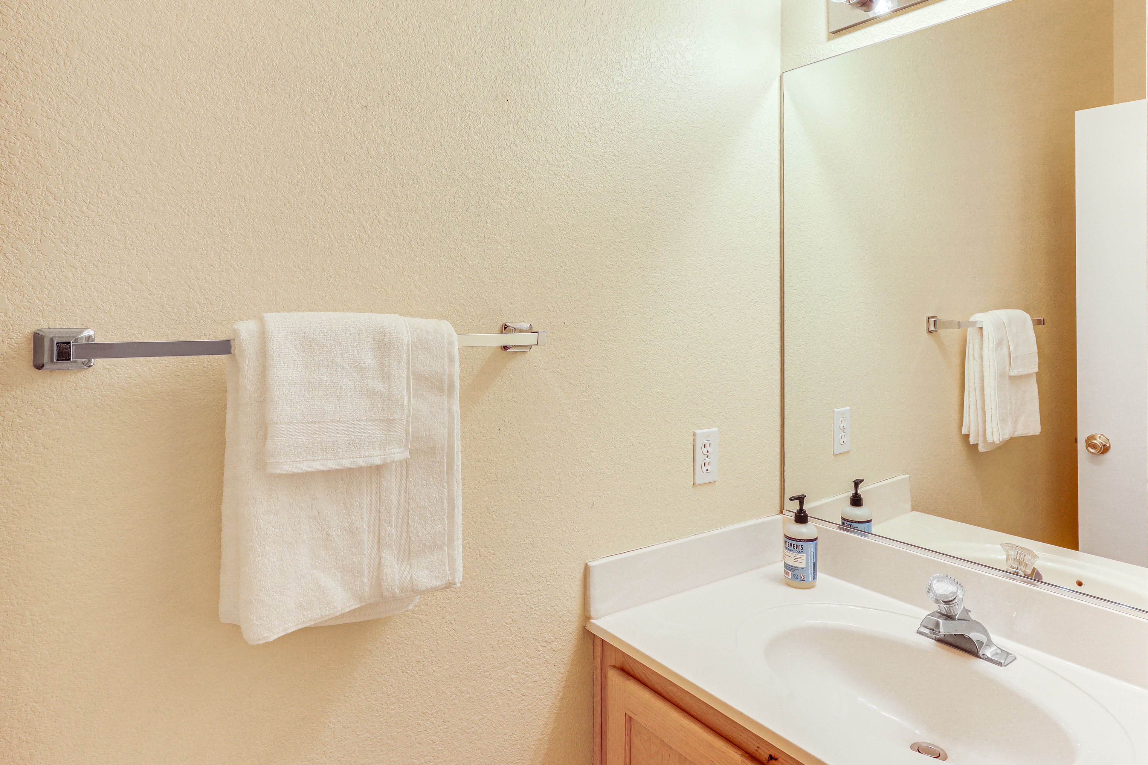 Half Bathroom | 1st Floor