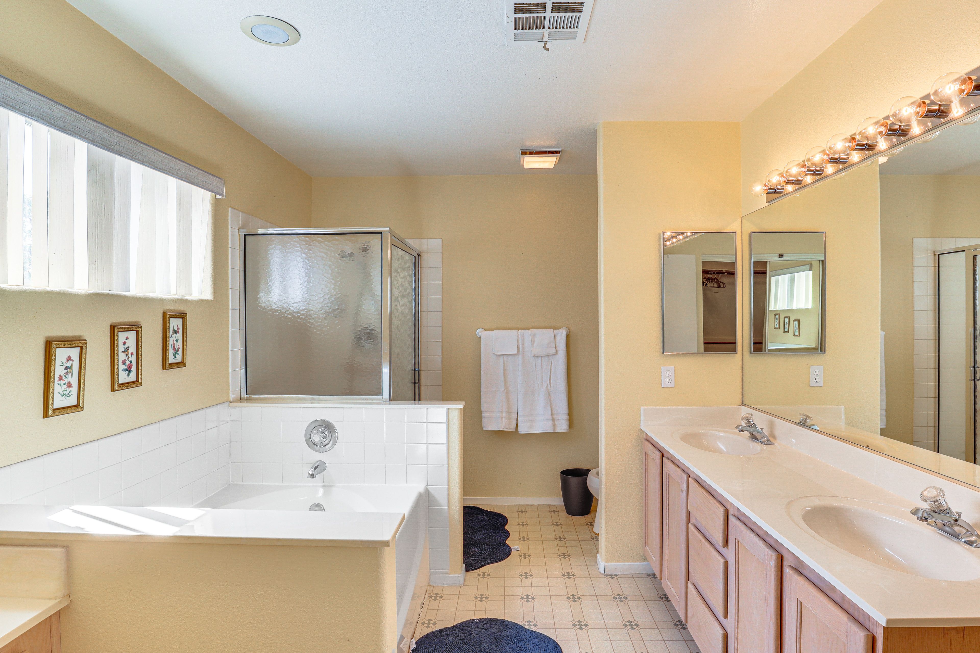 Full Bathroom | 2nd Floor