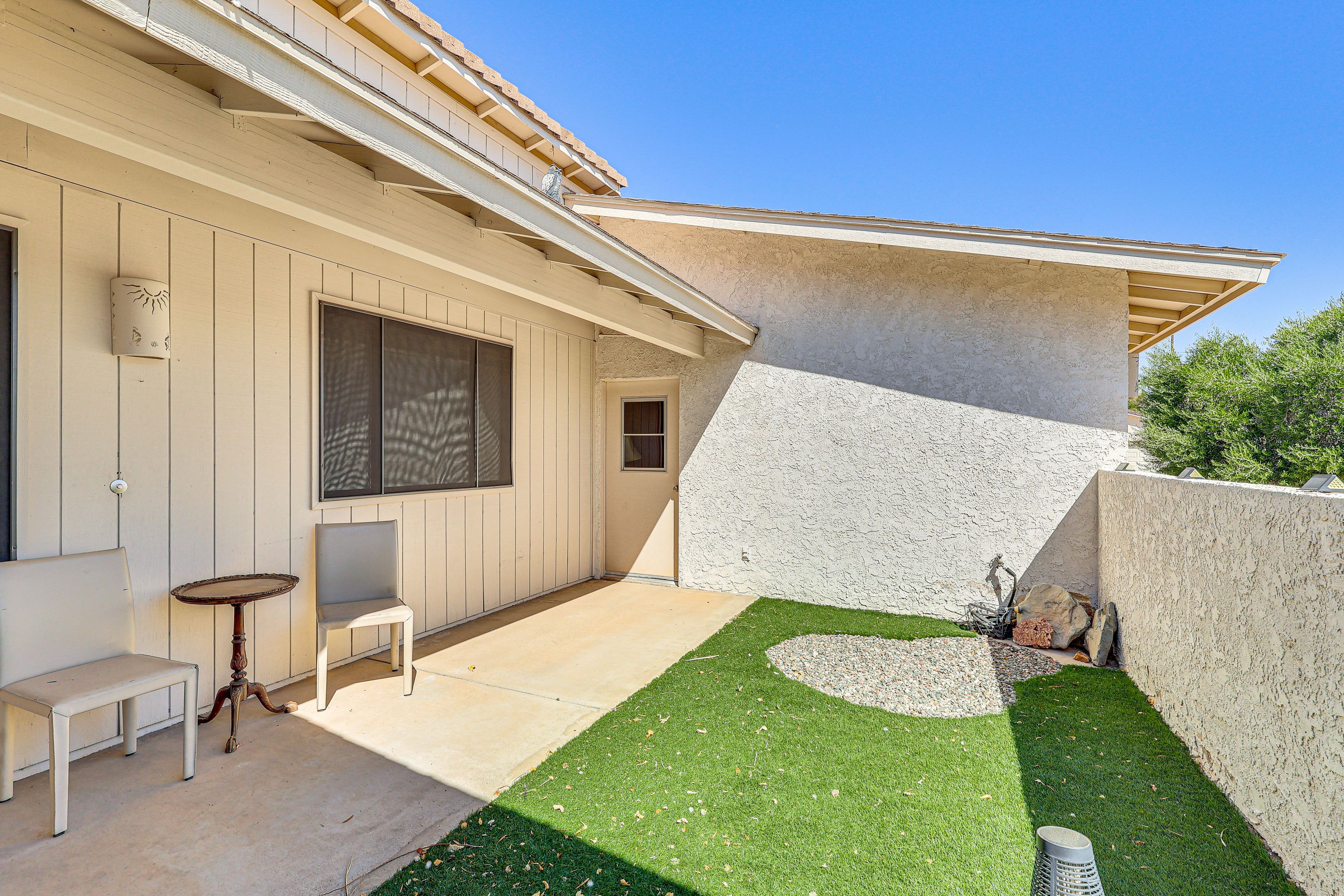 Front Porch/Yard | Dining Area