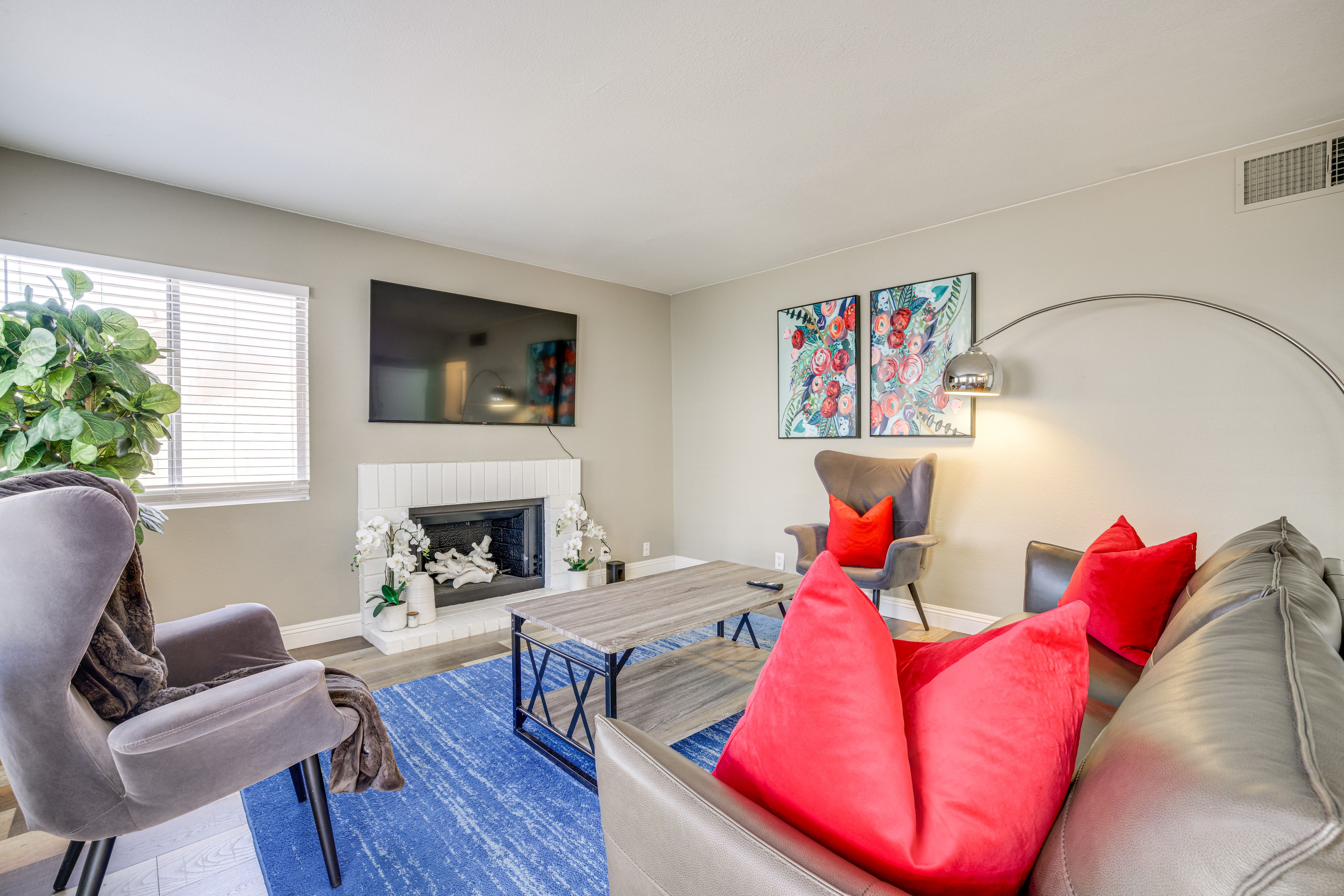 Living Area | Smart TV | 1st Floor