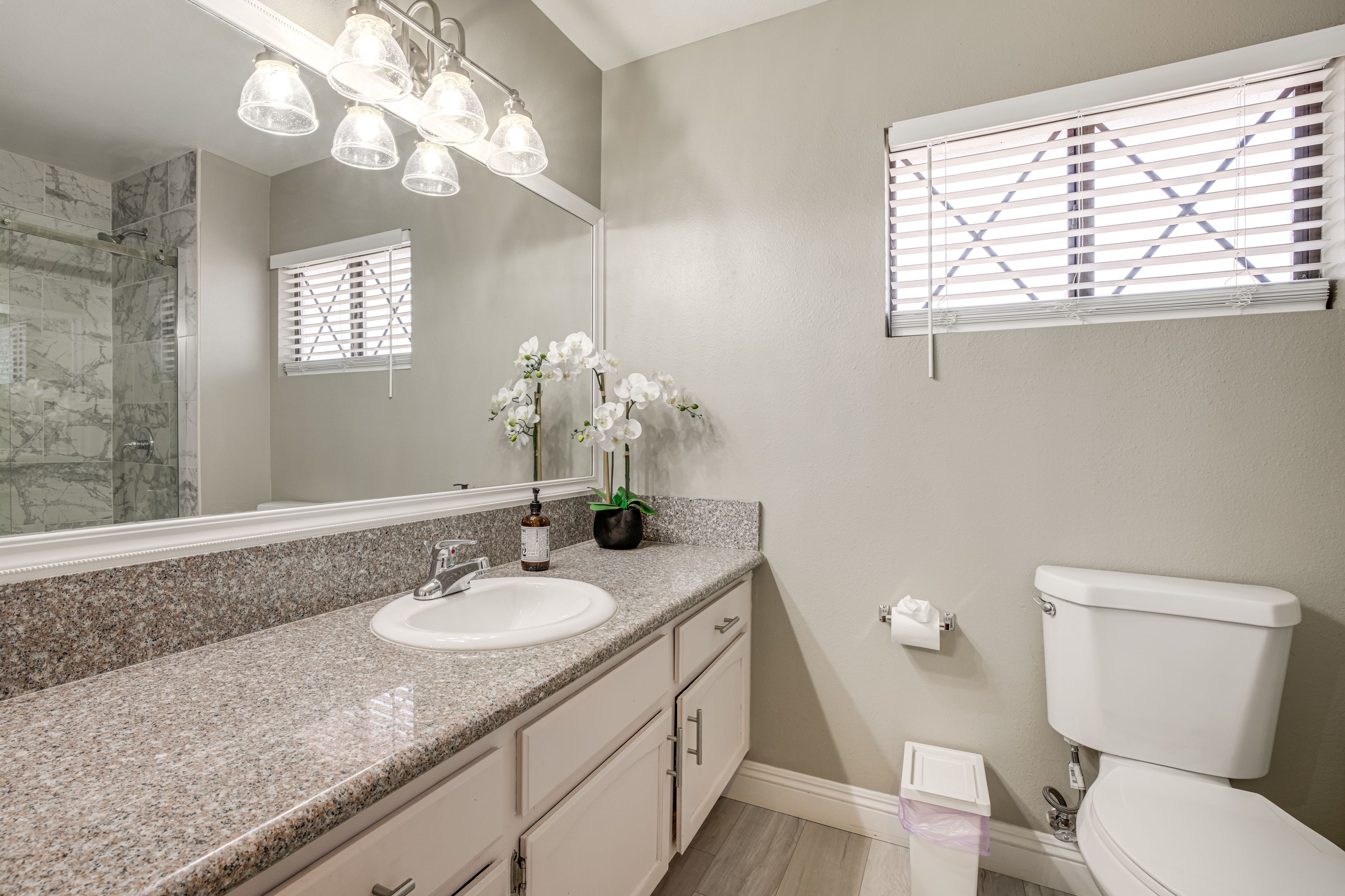 Full Bathroom | 2nd Floor
