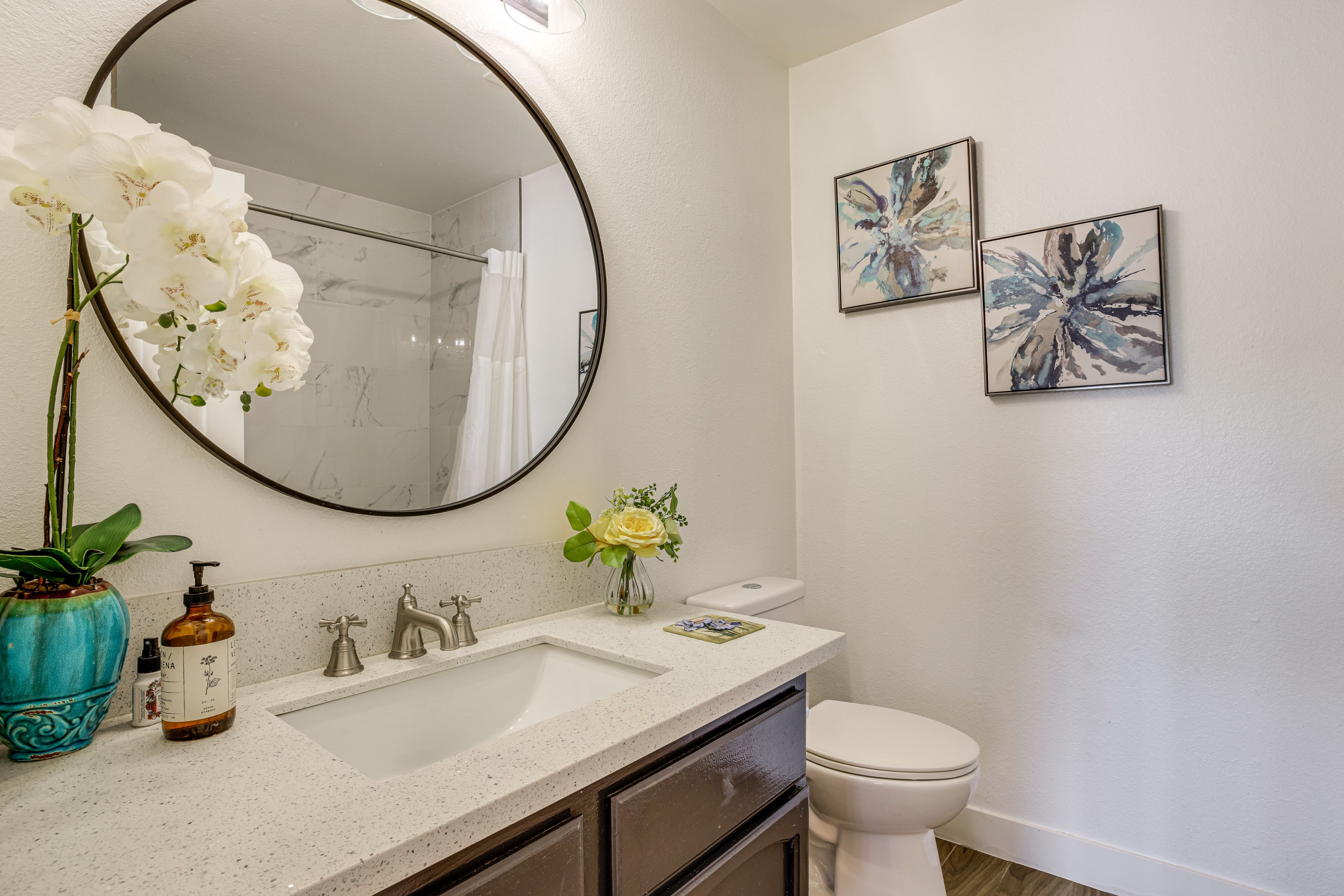Full Bathroom | 2nd Floor