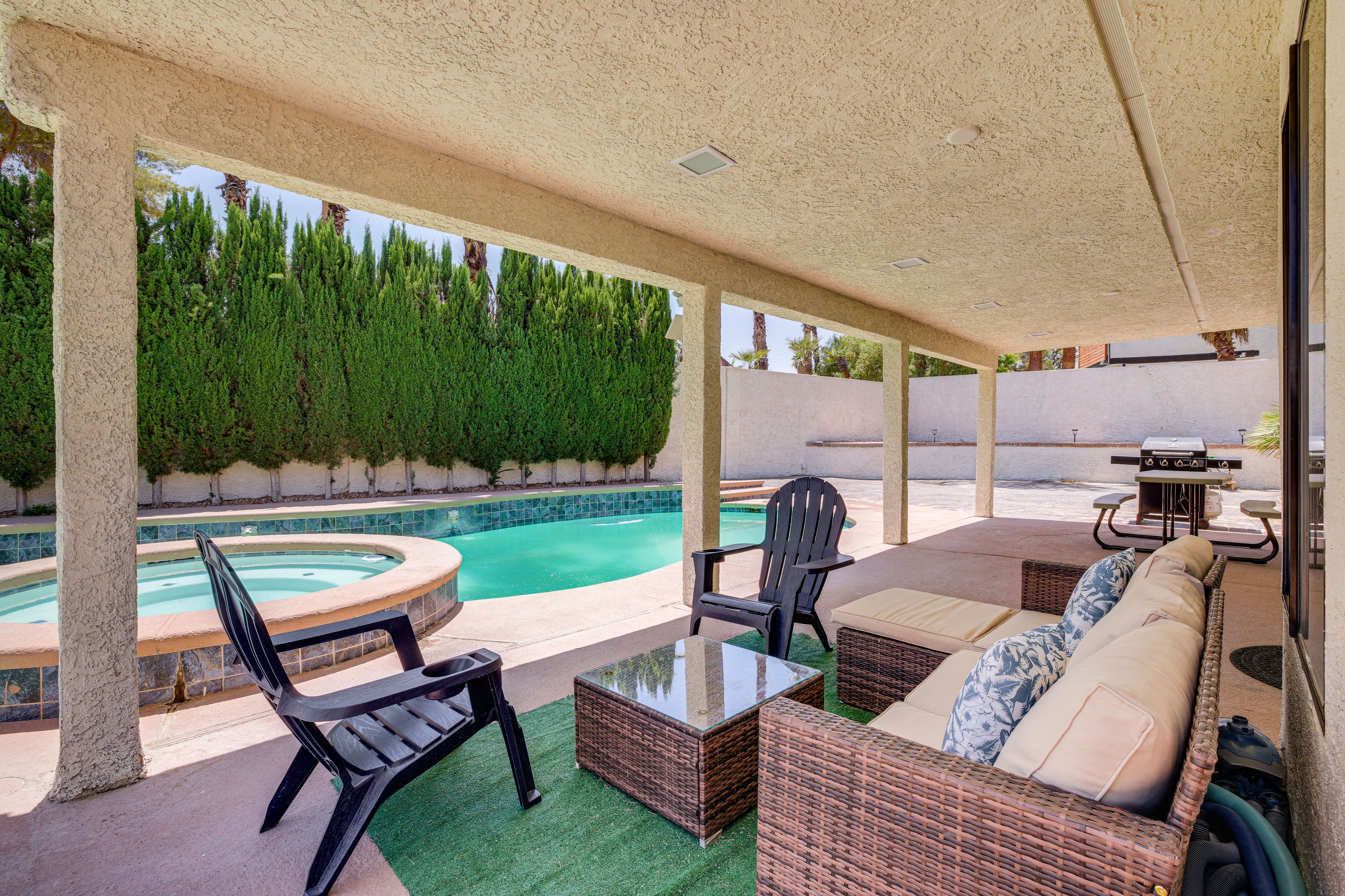 Patio | Outdoor Seating | Gas Grill