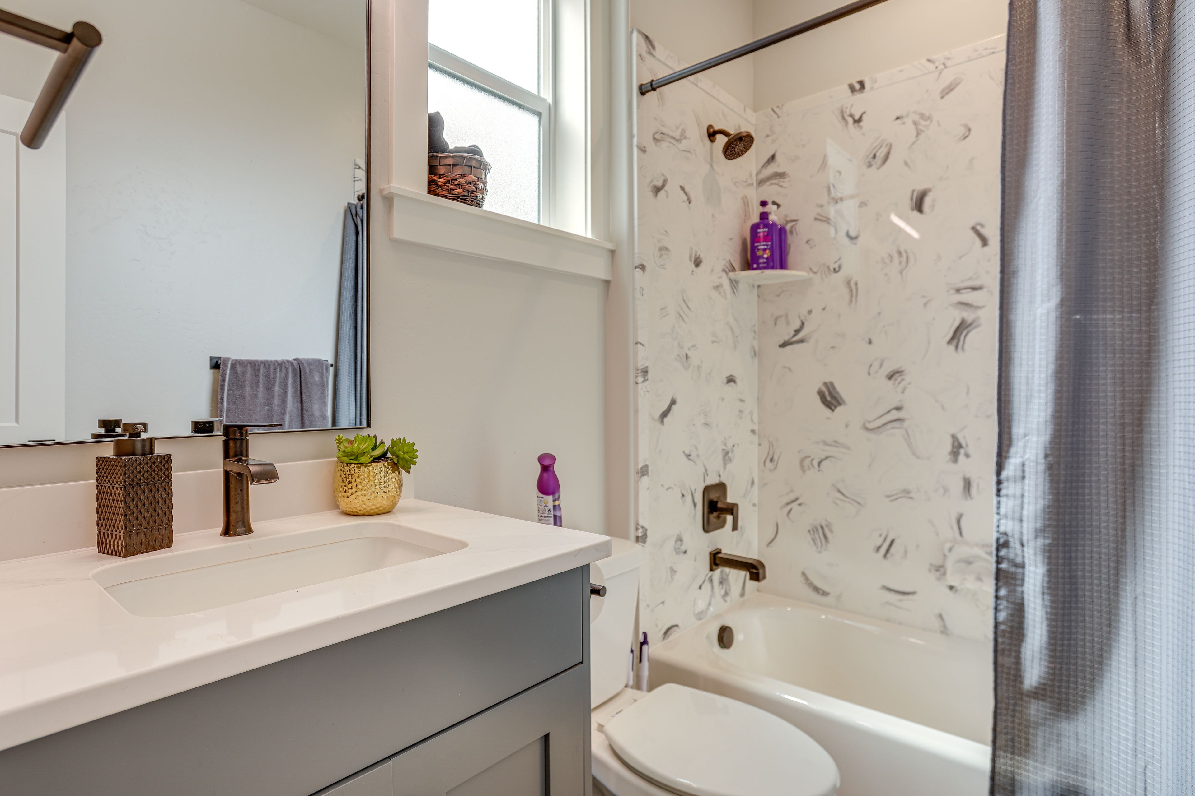 Full Bathroom | 1st Floor