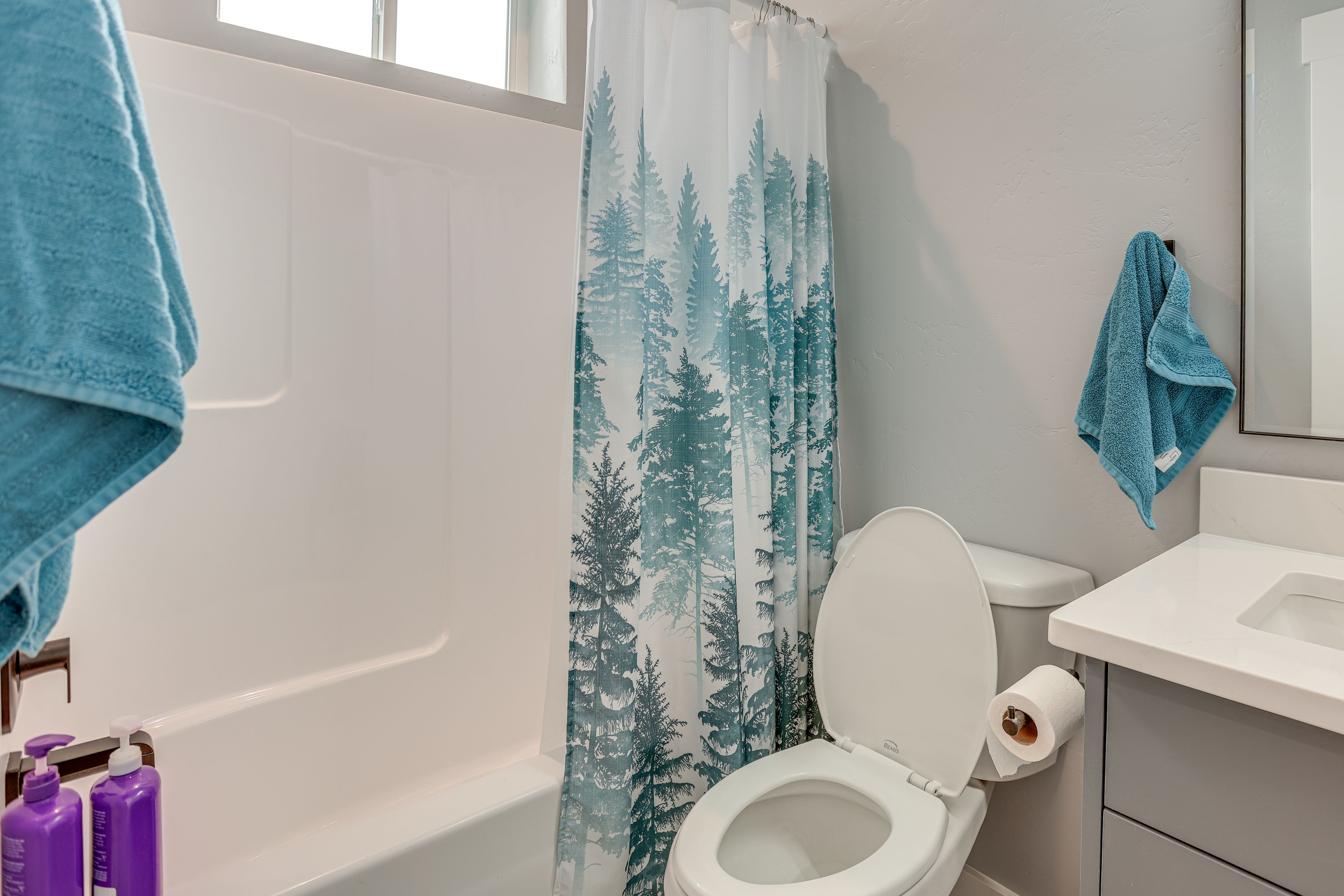 Full Bathroom | 2nd Floor