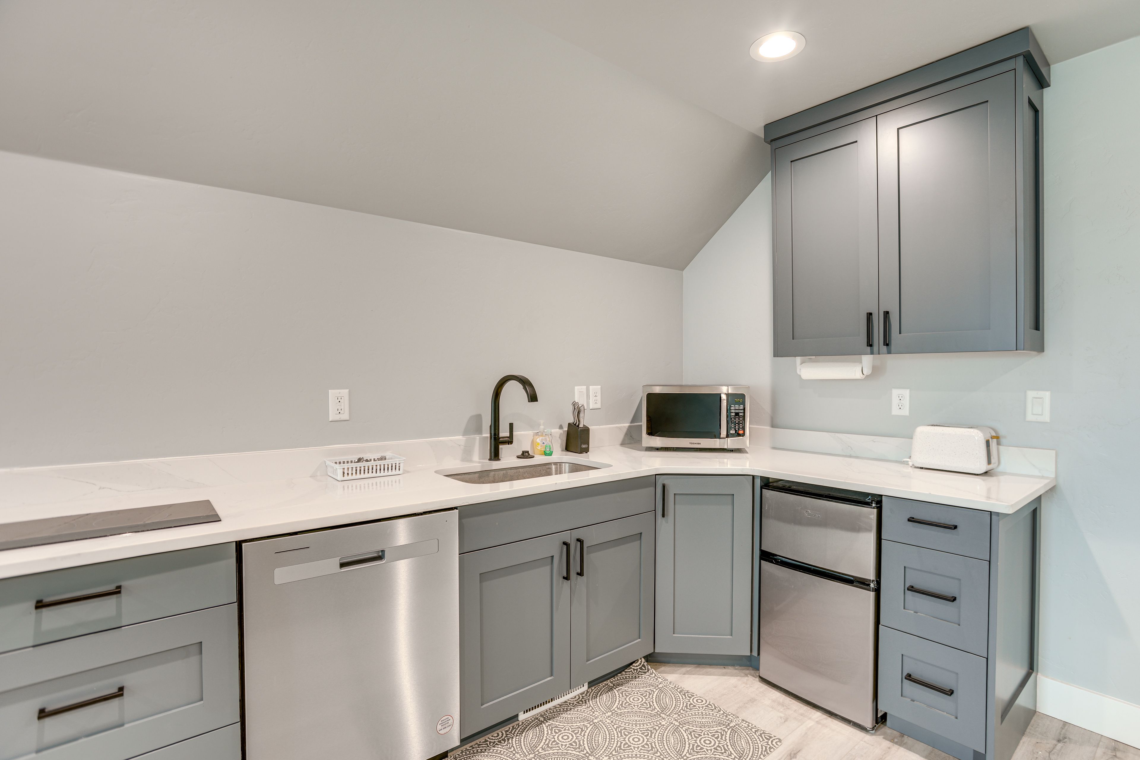Kitchenette | 2nd Floor | Dishwasher | Mini Fridge | Sink