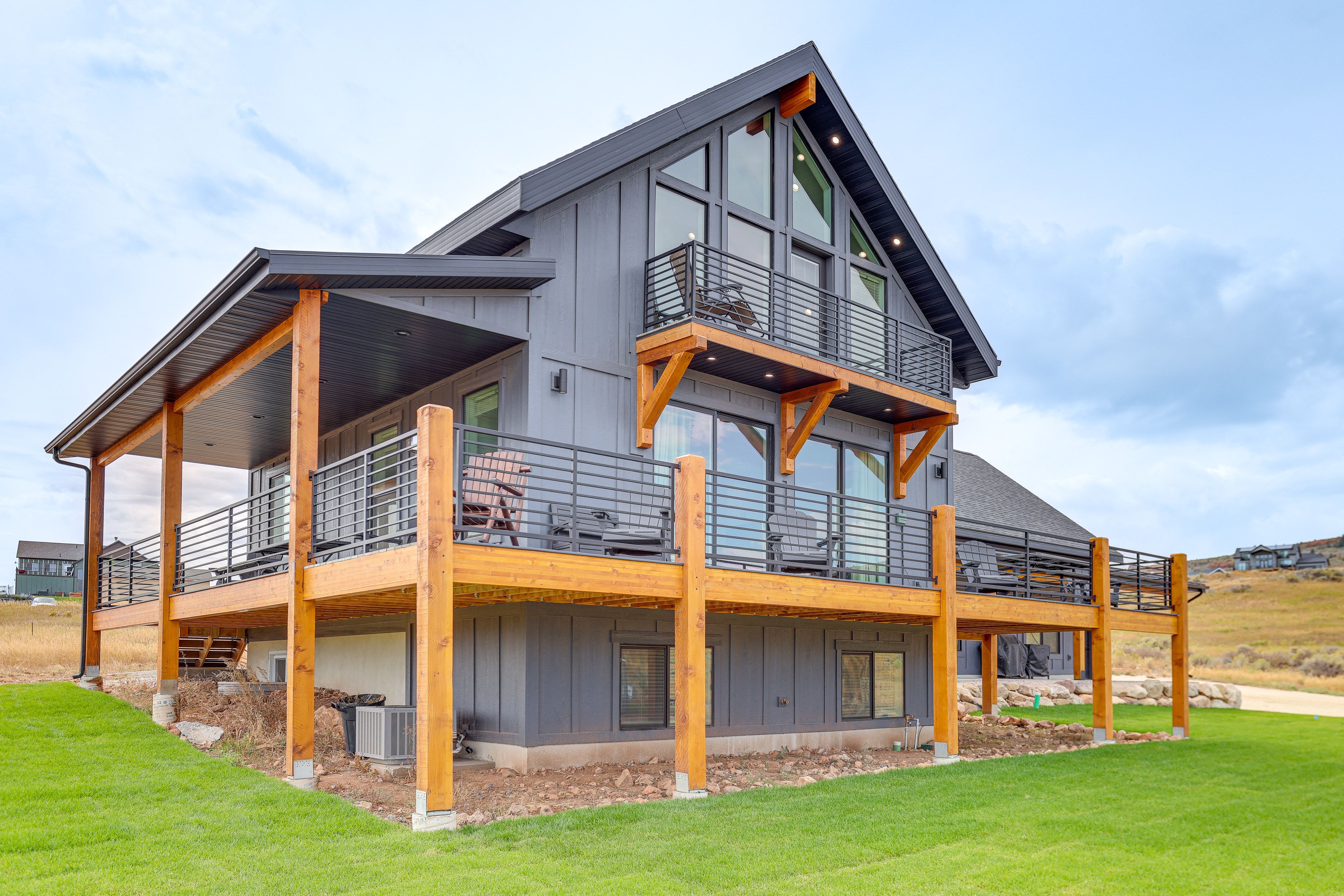 Property Exterior | Private Yard | Driveway Parking (15 Vehicles)