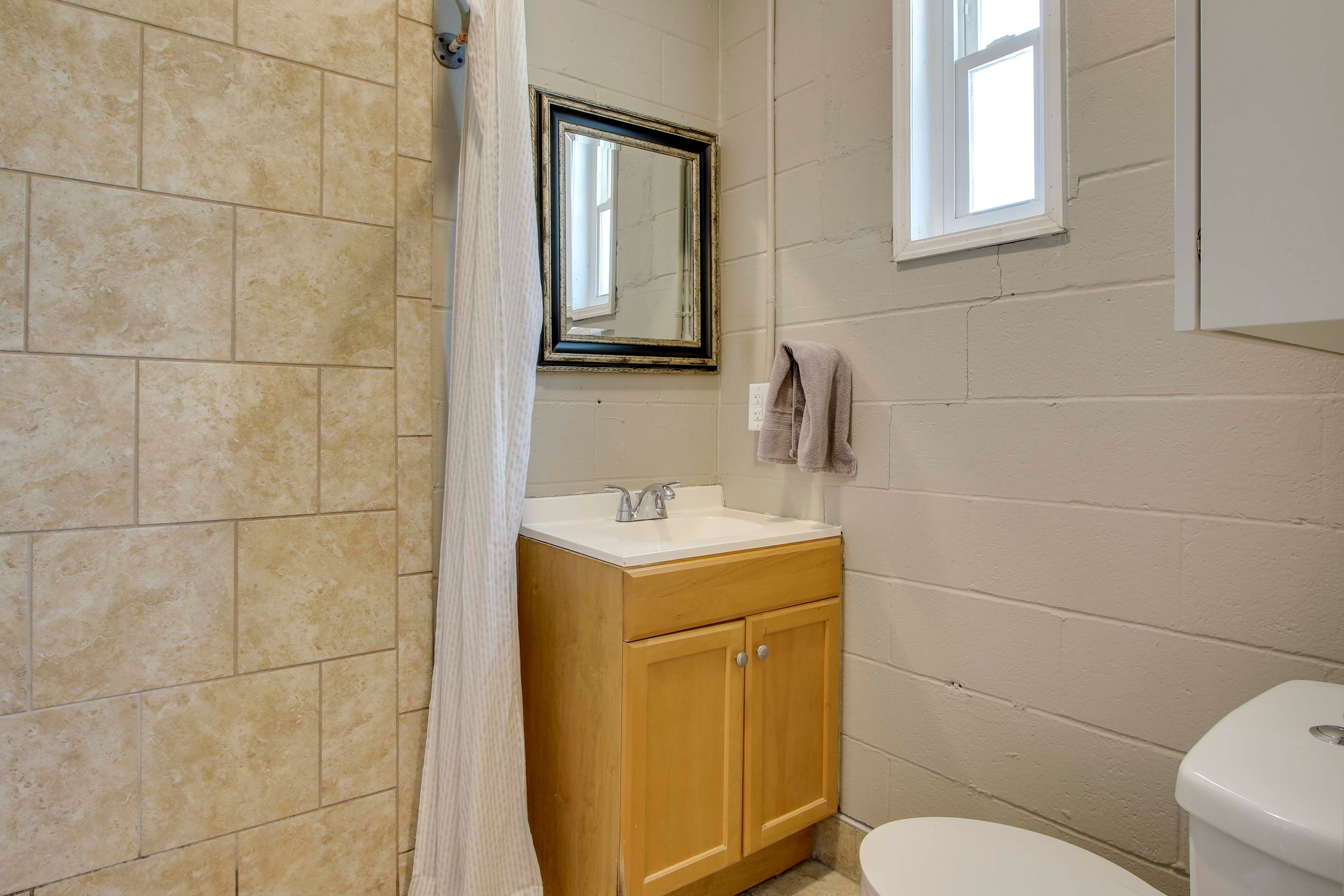 Studio | Full Bathroom | Towels Provided | Complimentary Toiletries