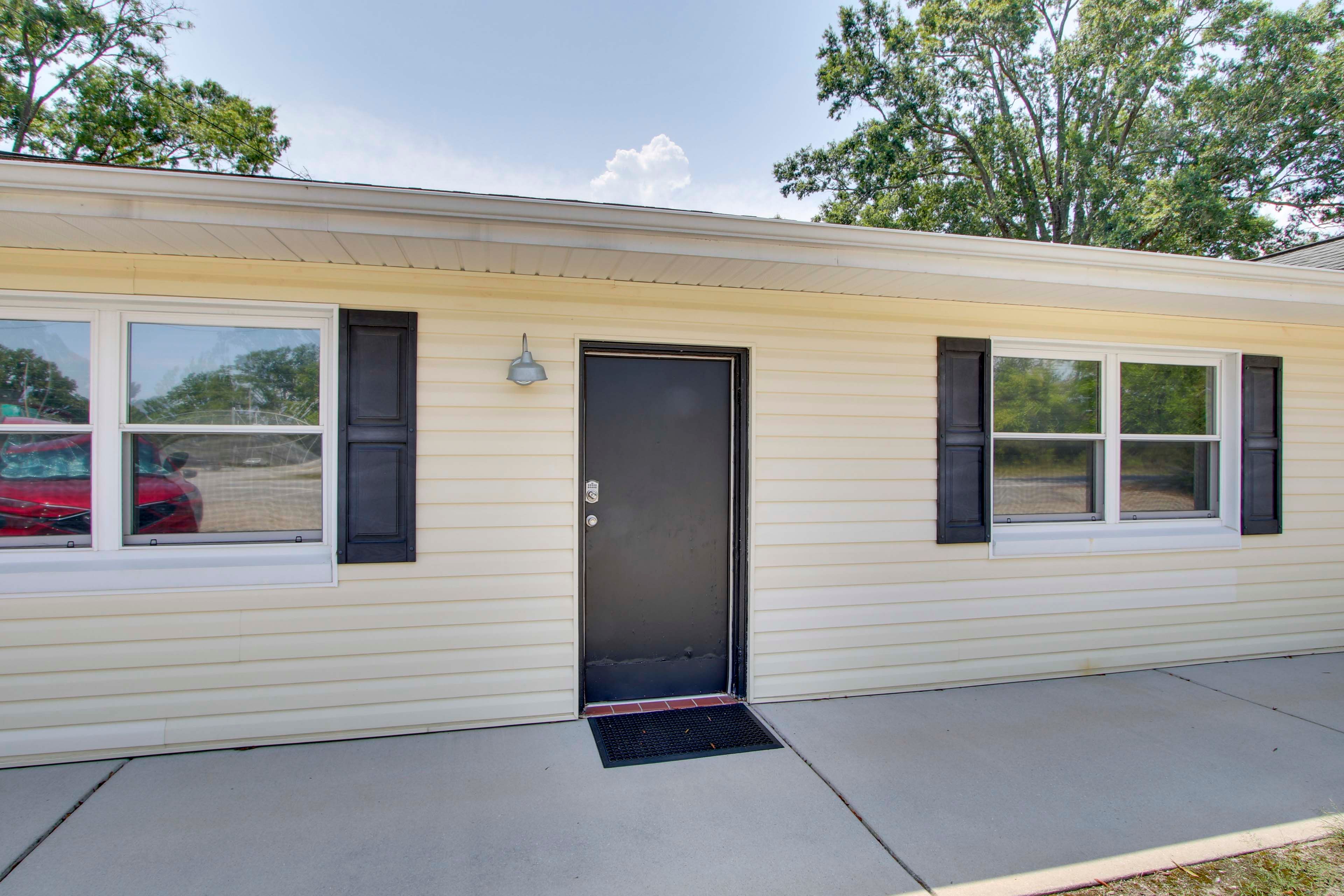 Property Exterior | Single-Story Studio