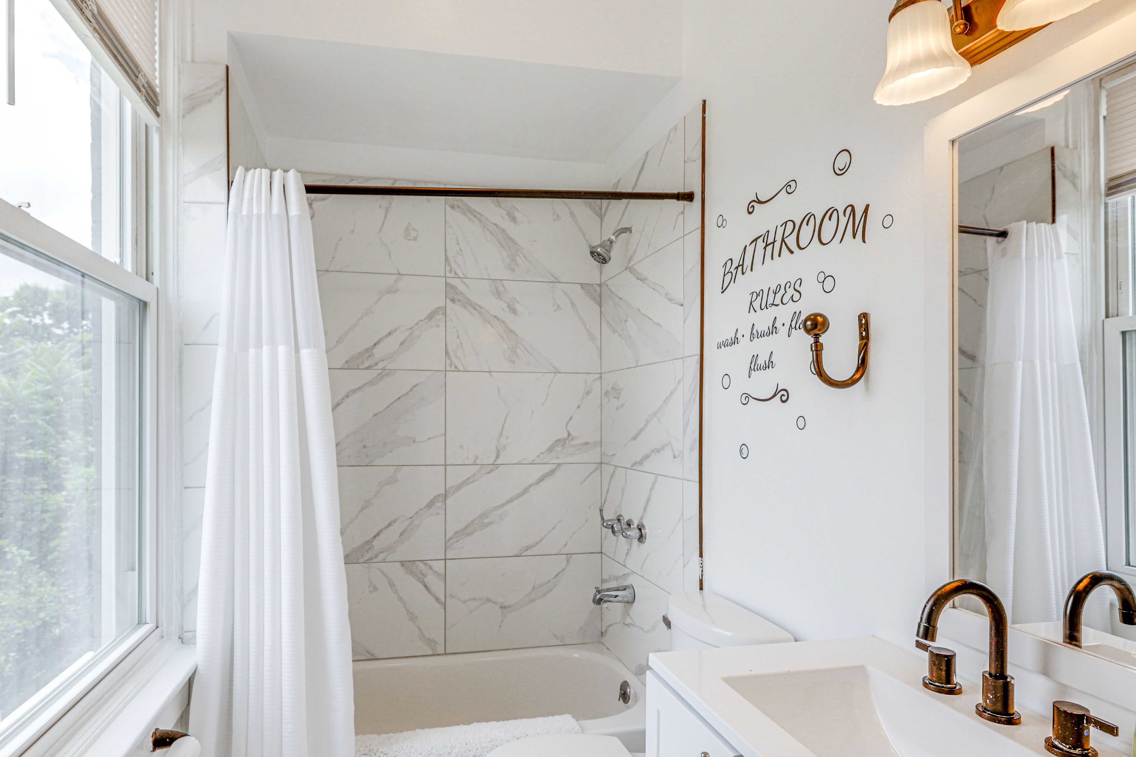 Full Bathroom | 2nd Floor