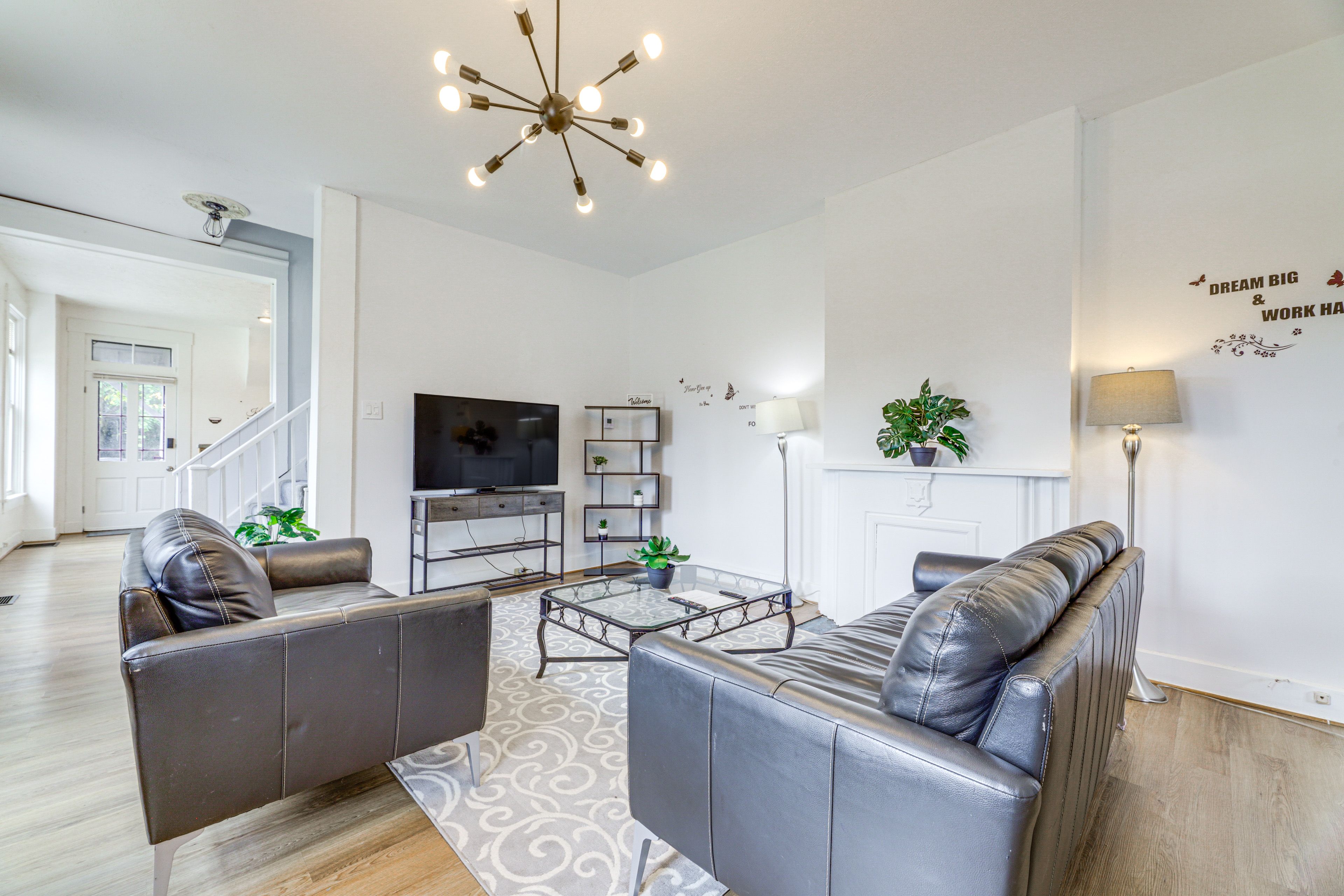 Living Room | 1st Floor | Free WiFi | Smart TV