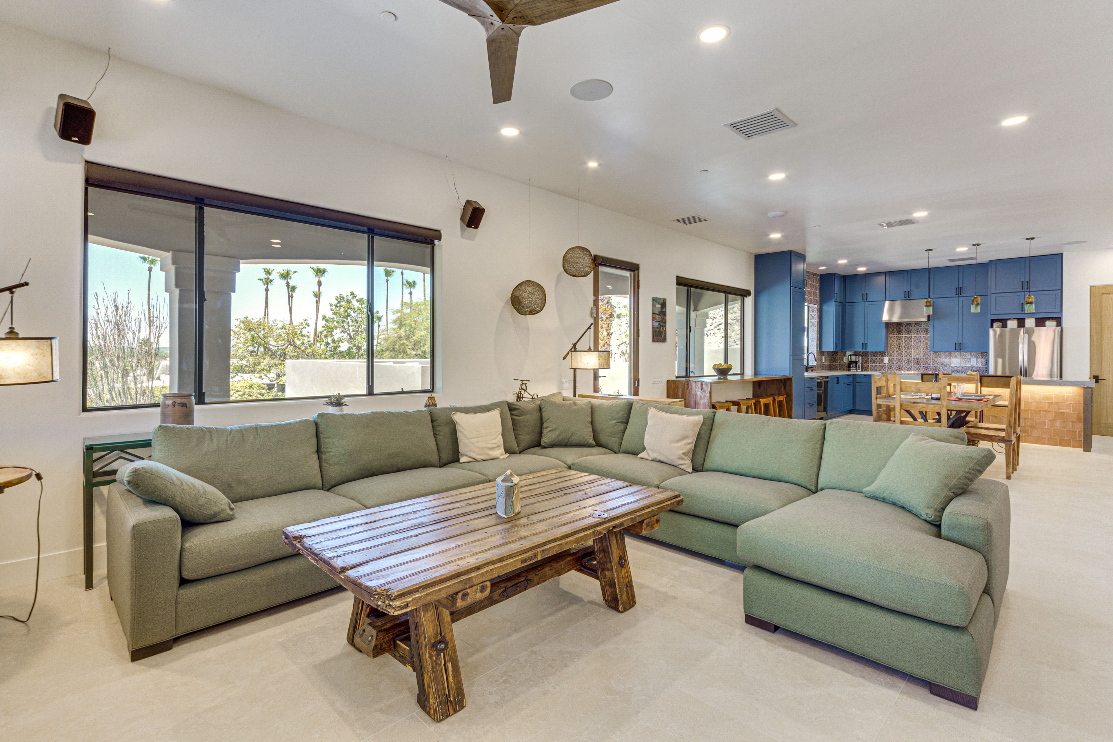 Living Room | Free WiFi | Central A/C | Smart TV