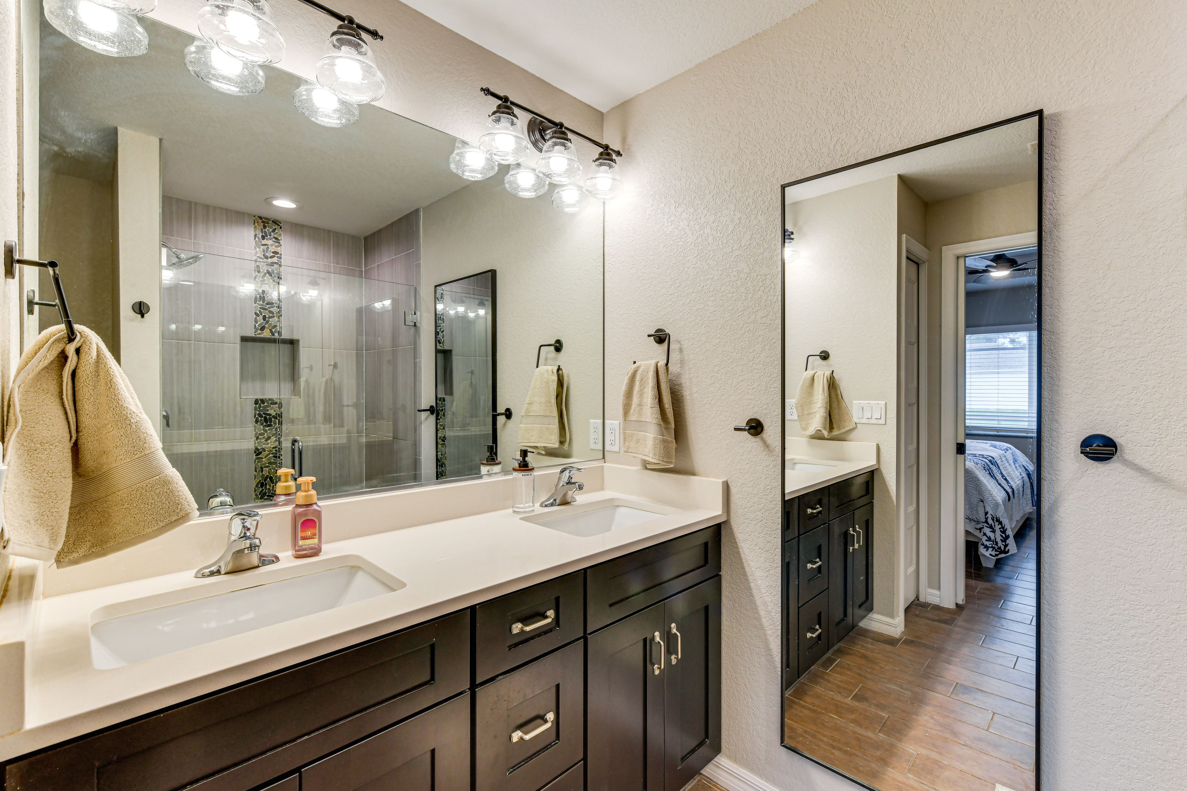 En-Suite Bathroom | Towels Provided