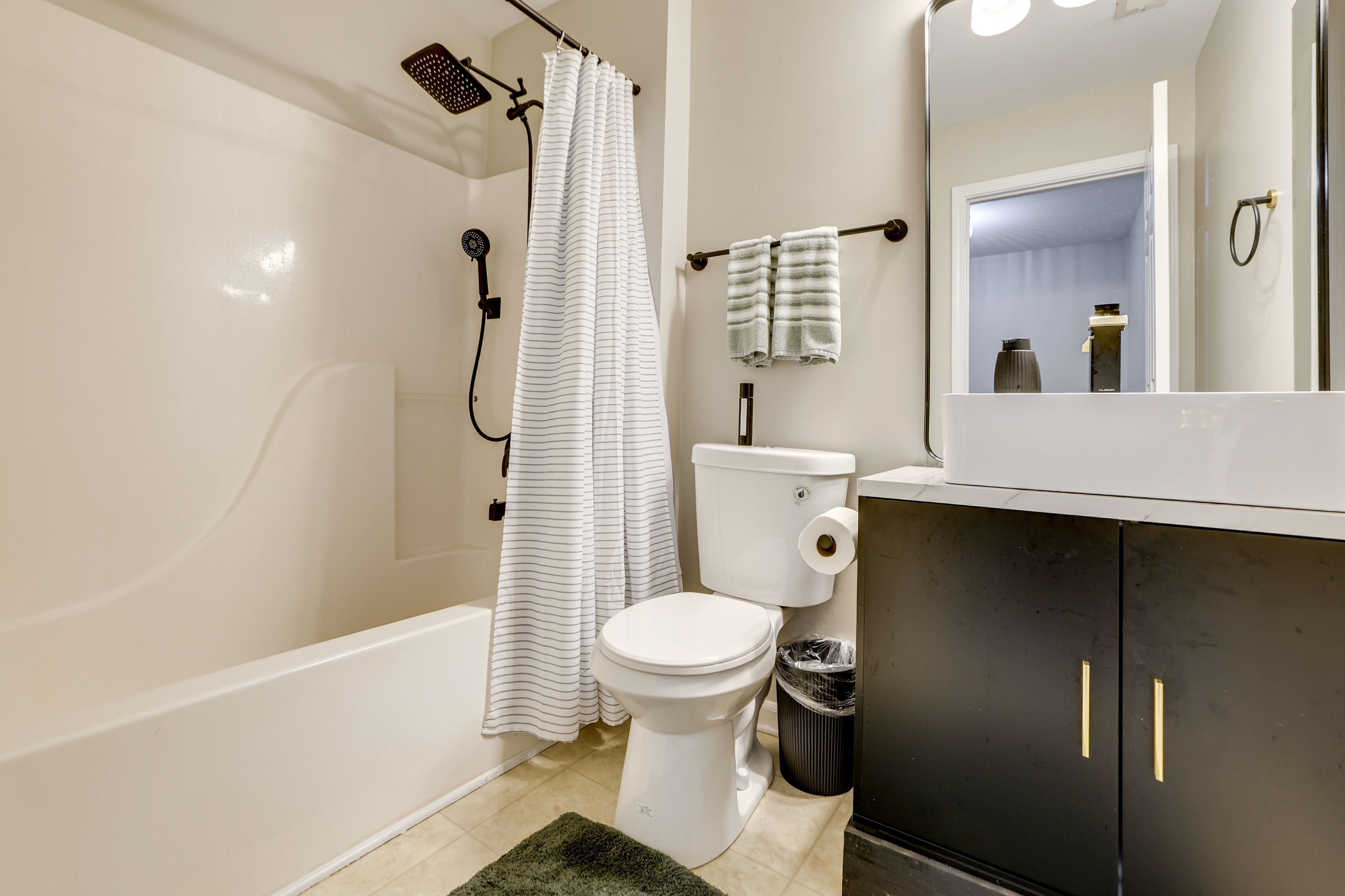 Full Bathroom | Upper Floor
