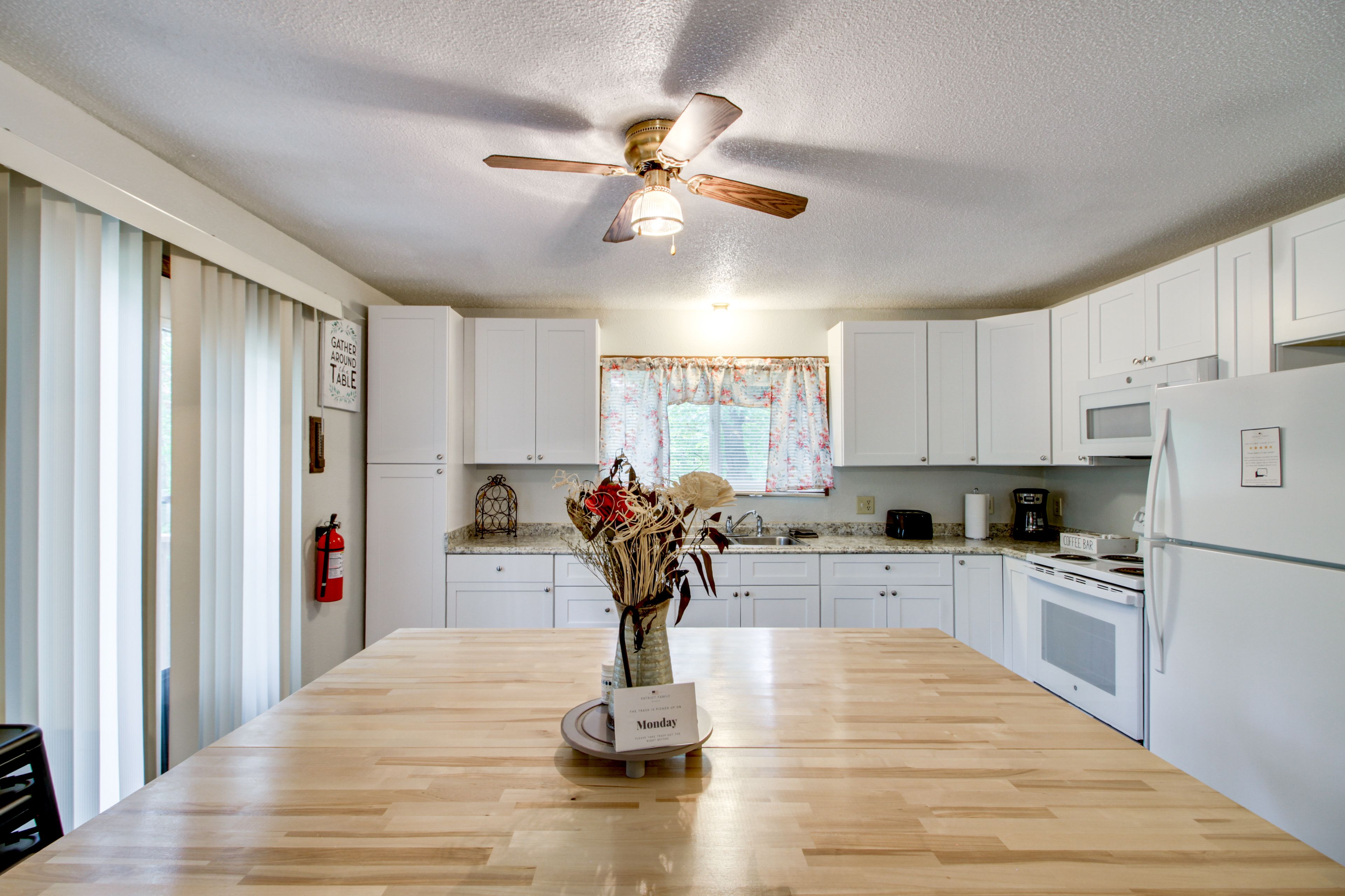 Dining Bar | Dishware/Flatware | Main Floor