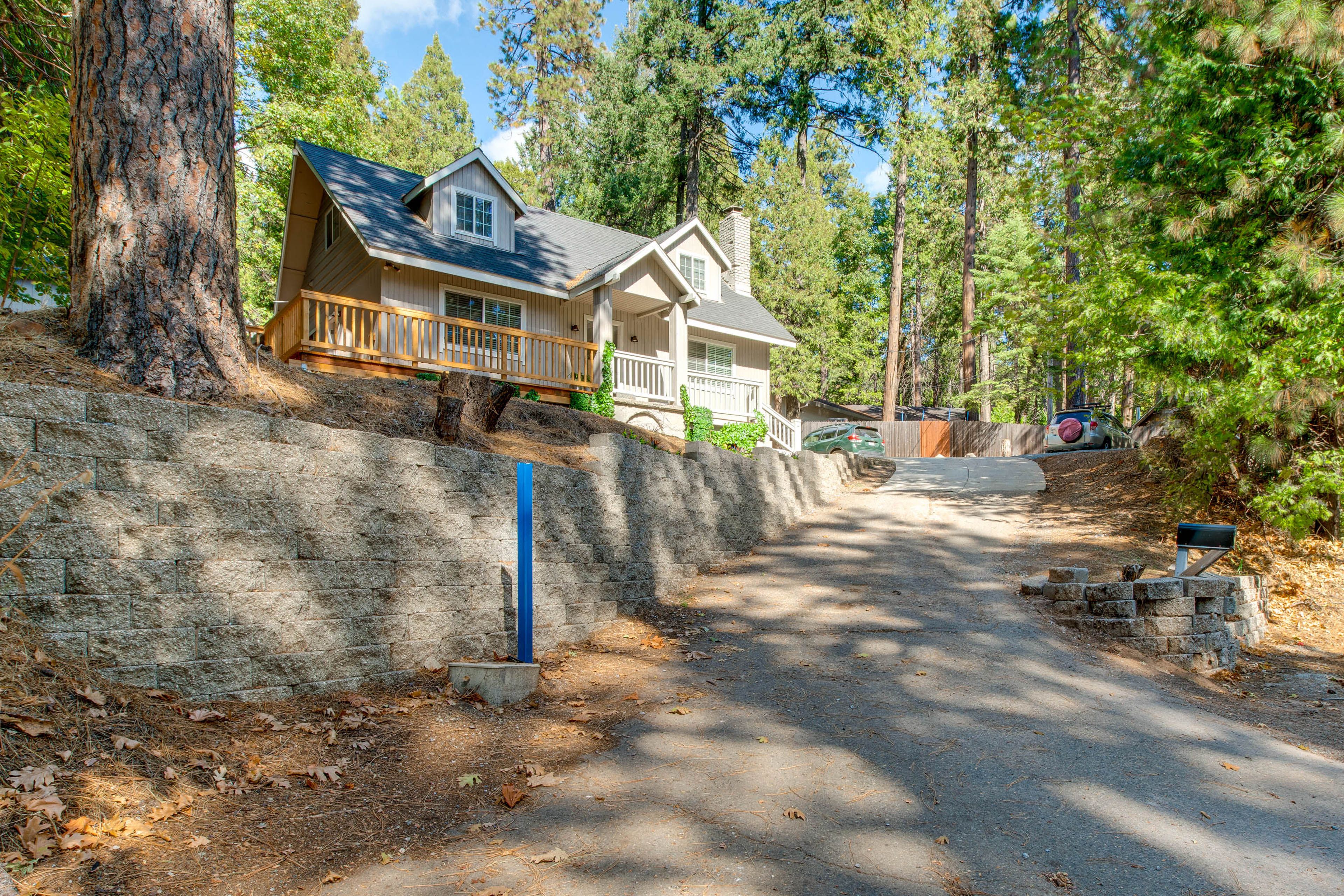 Parking | Driveway (4 Vehicles)