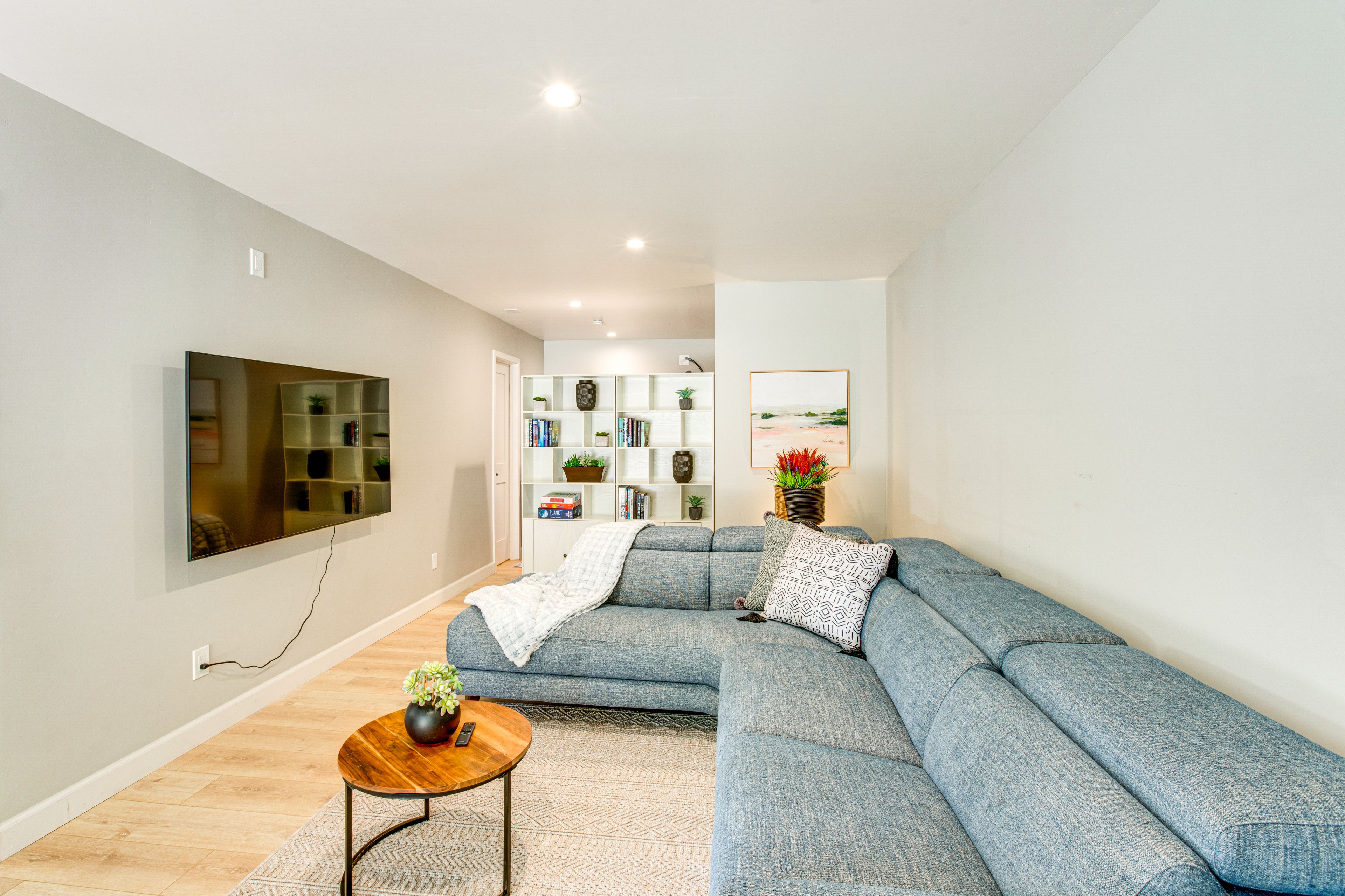 Family Room | Board Games | Smart TV