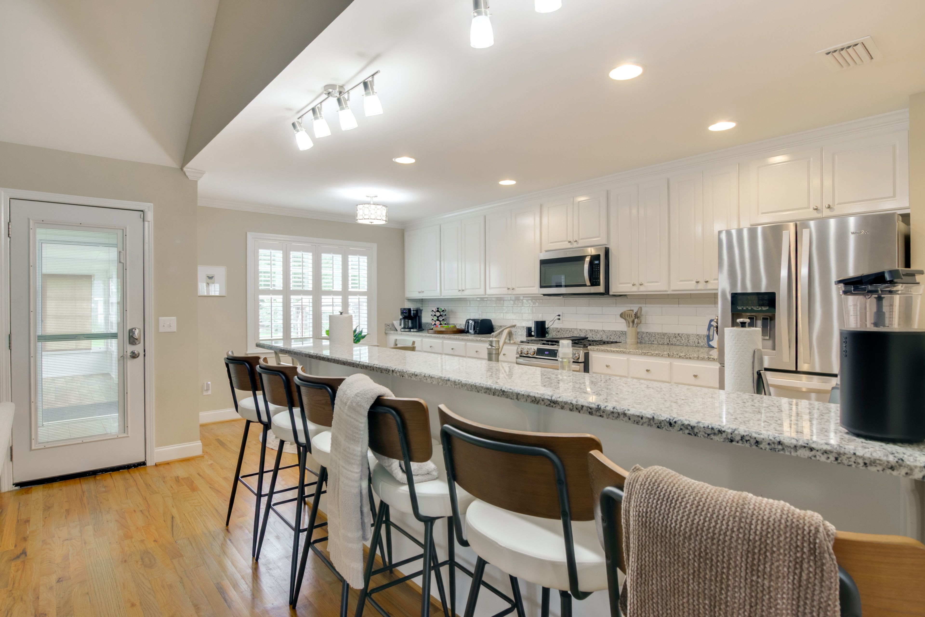 Kitchen | Breakfast Bar | Cooking Basics | 1st Floor