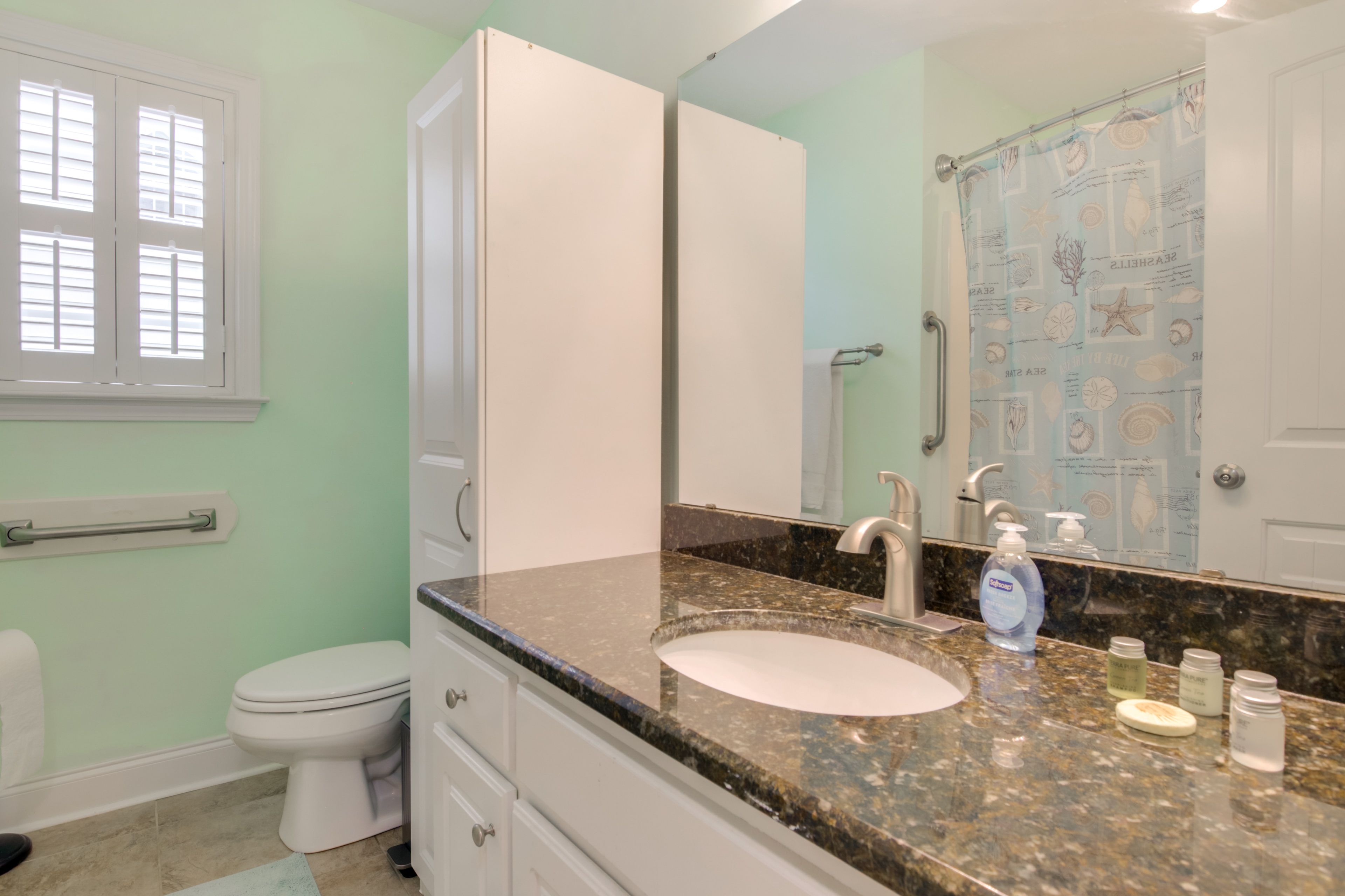 Bathroom | 1st Floor