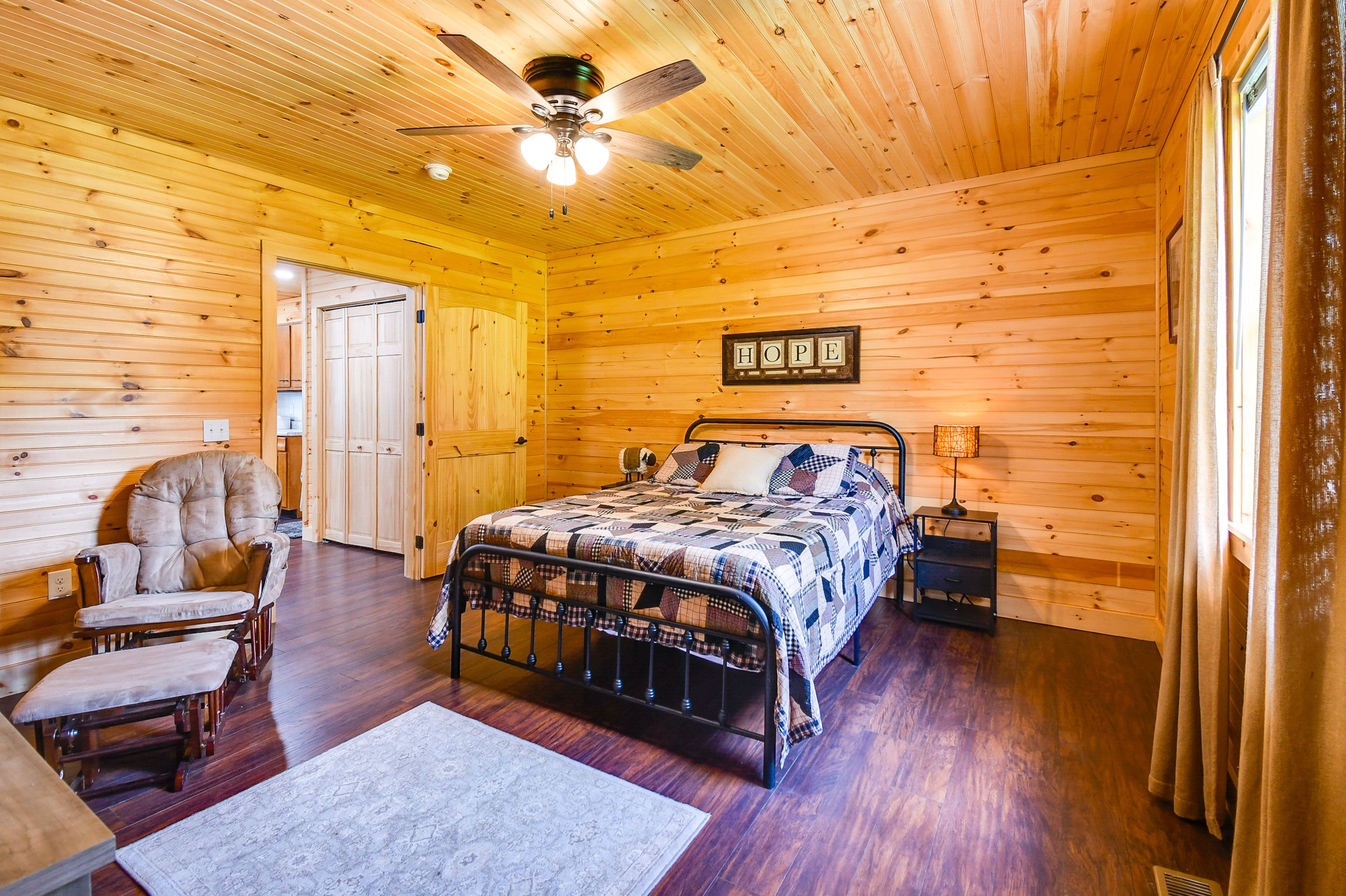 Bedroom 2 | Queen Bed | Smart TV
