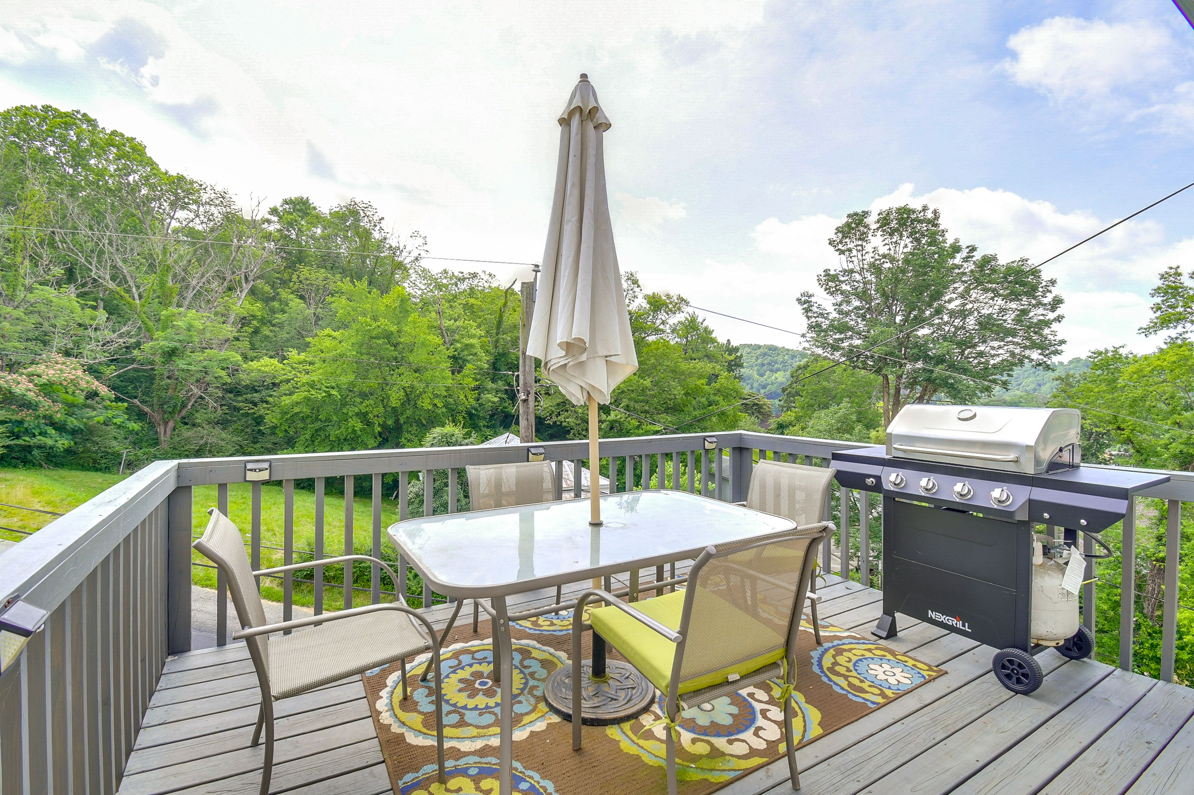 Beattyville Vacation Rental | 2BR | 2.5BA | Stairs Required | 1,280 Sq Ft