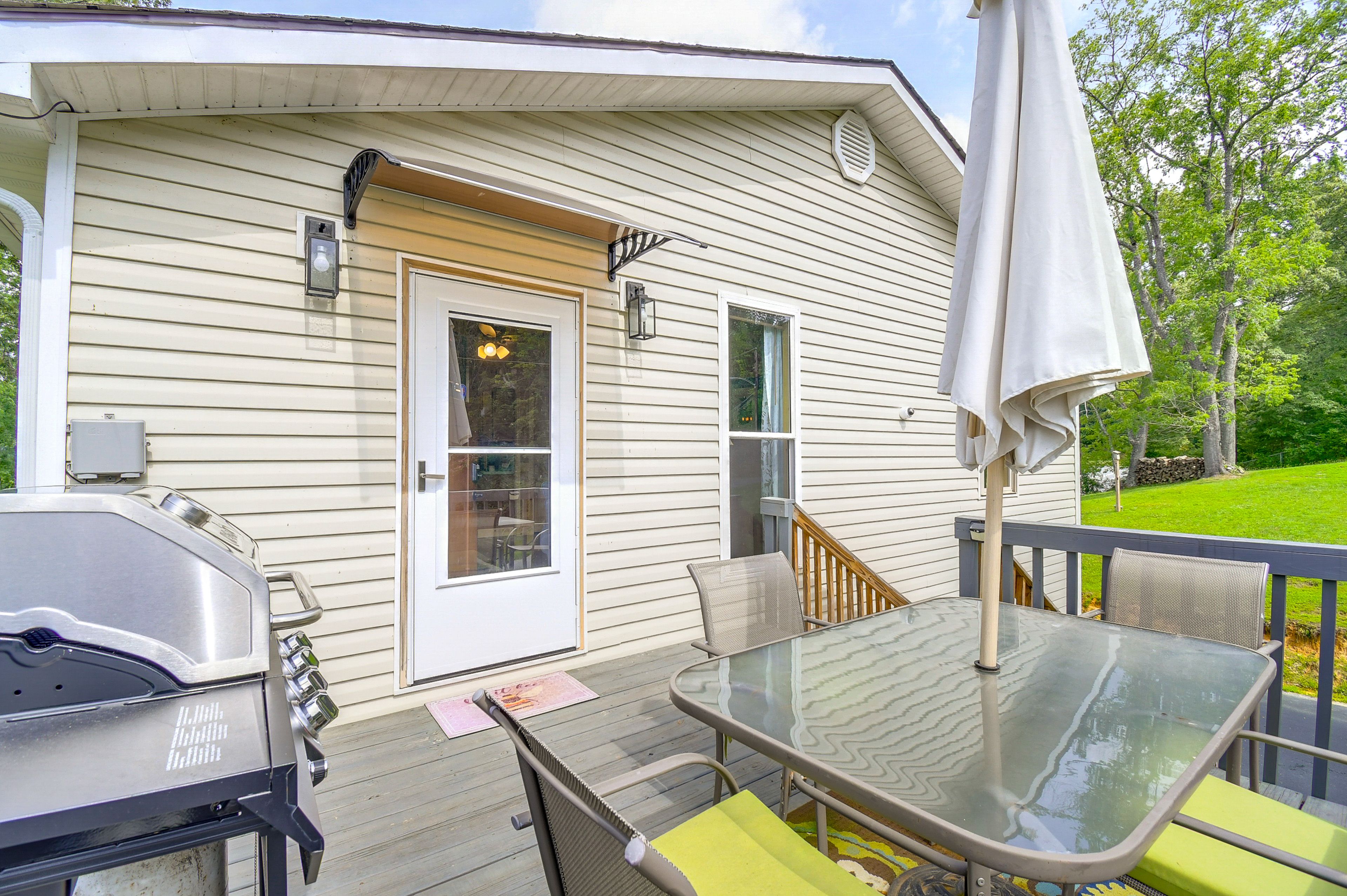 Private Deck | Gas Grill | Outdoor Dining