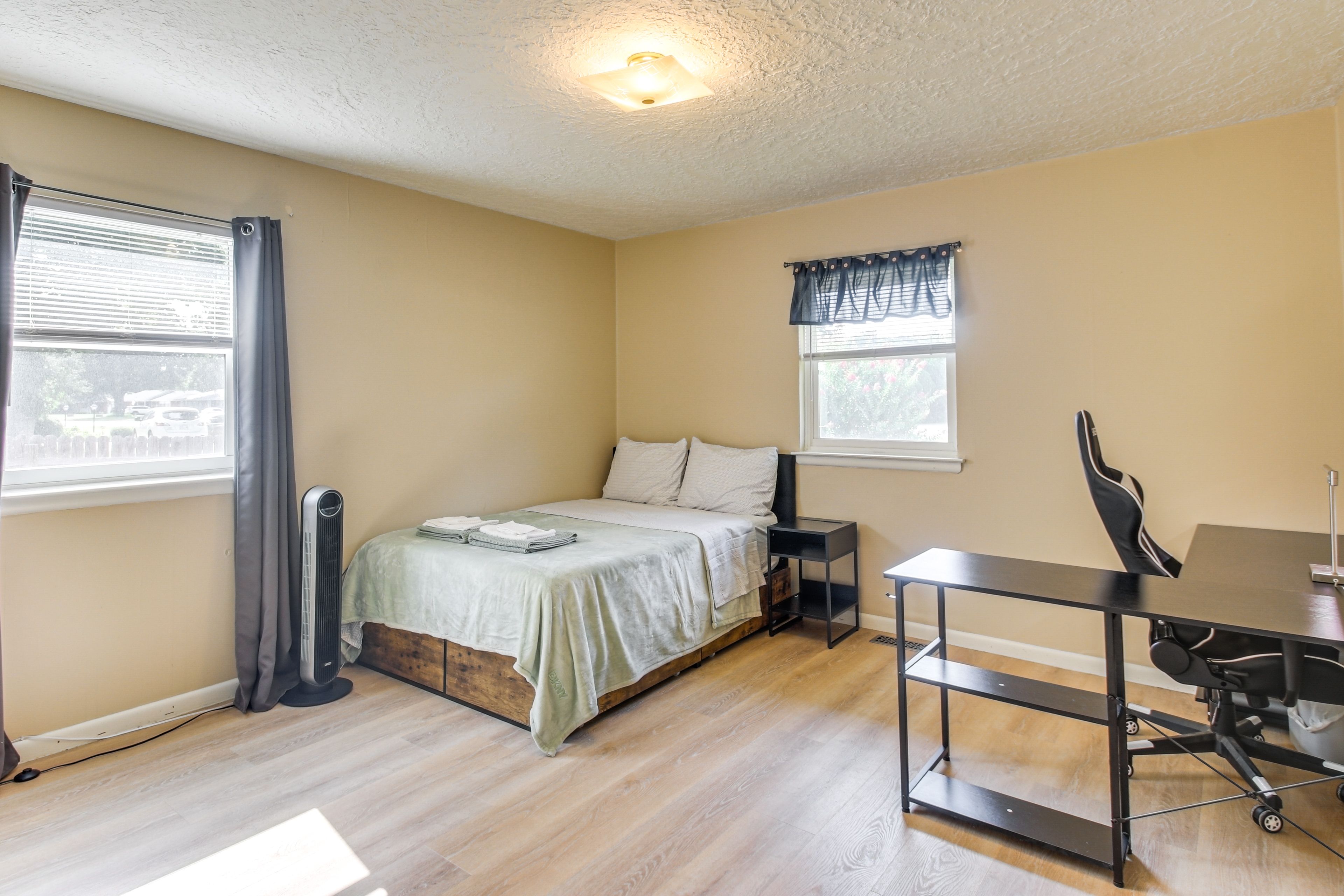 Bedroom 3 | Full Bed | Desk