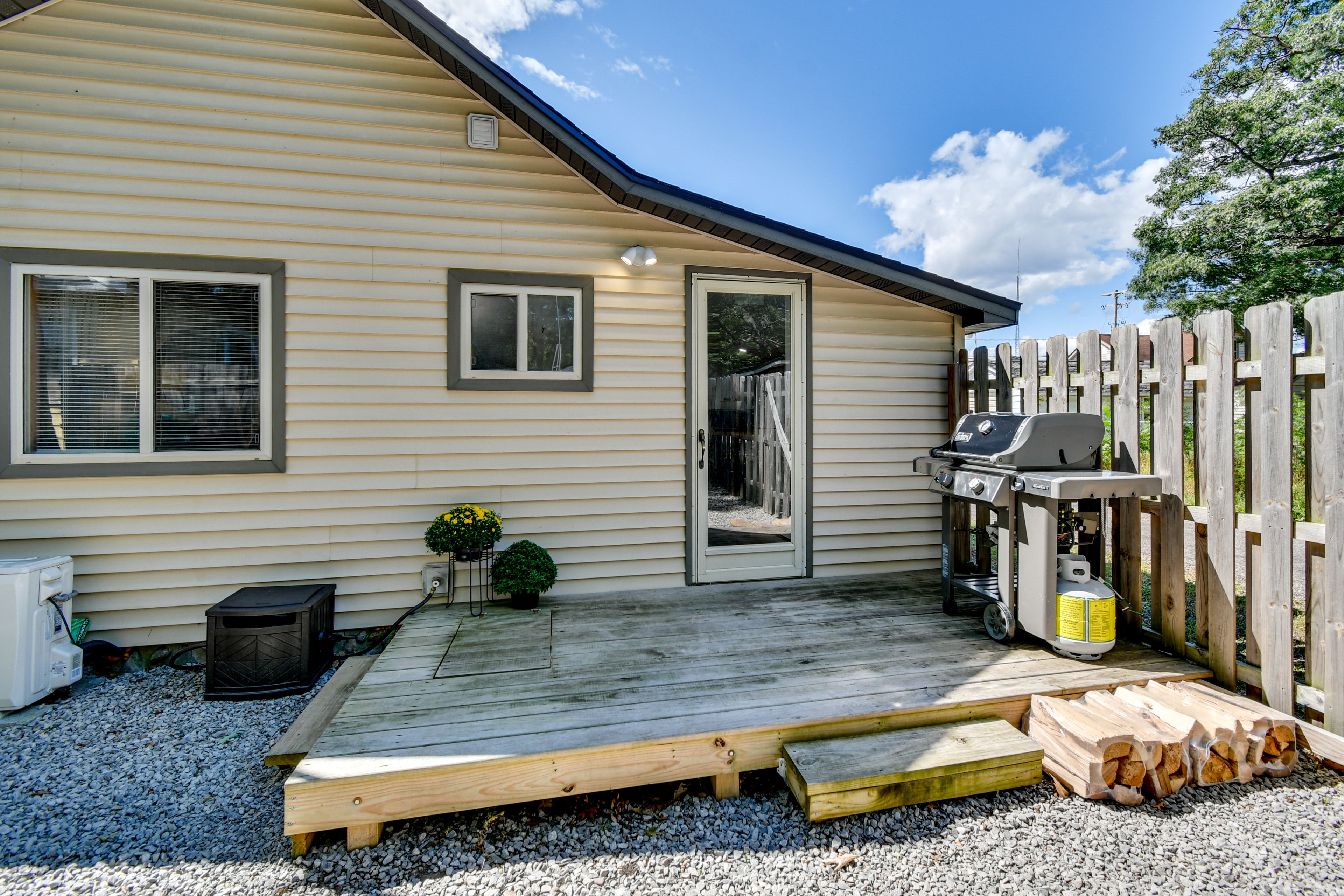 Rear Deck | Gas Grill