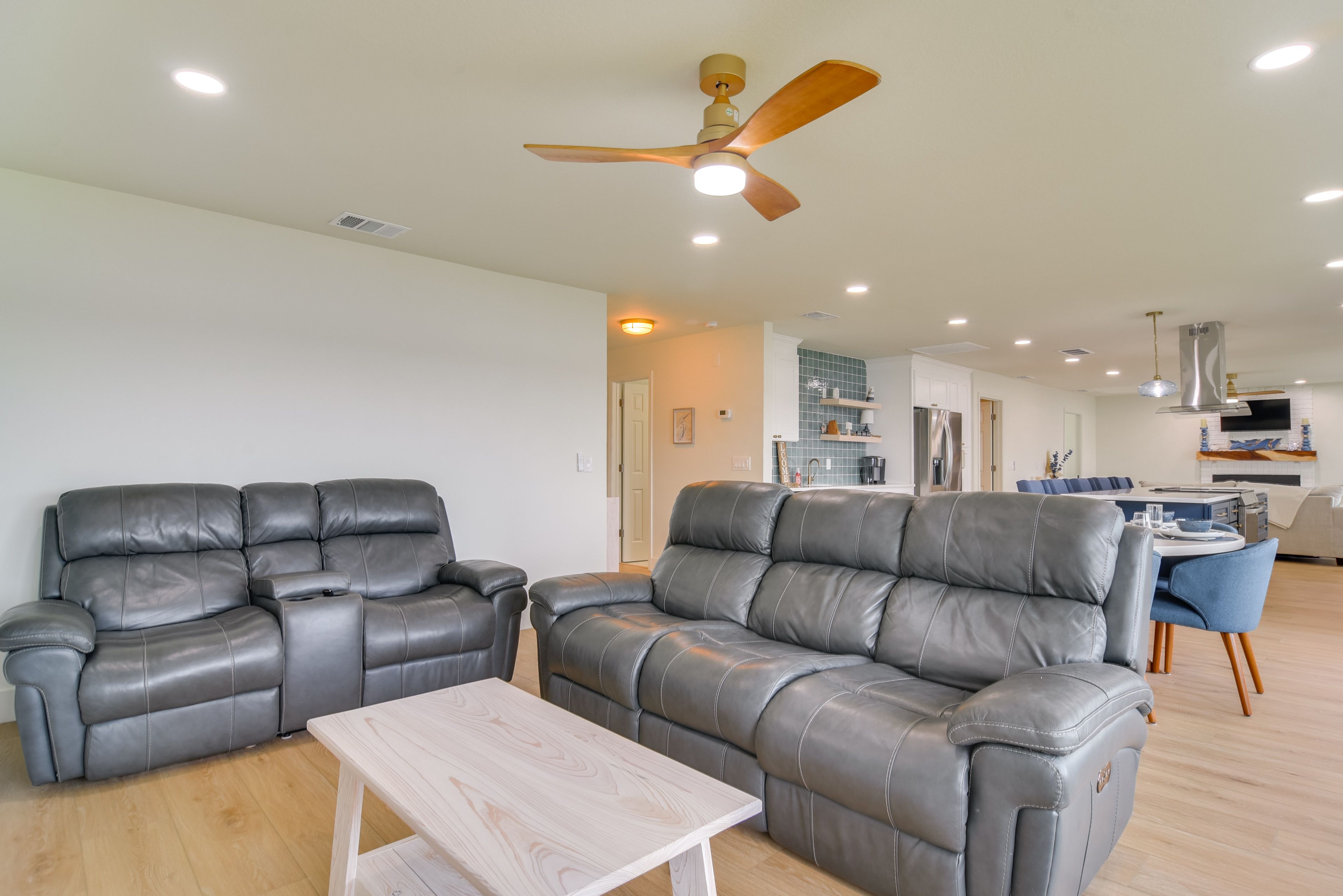 Open Interior | Smart TV | Free WiFi