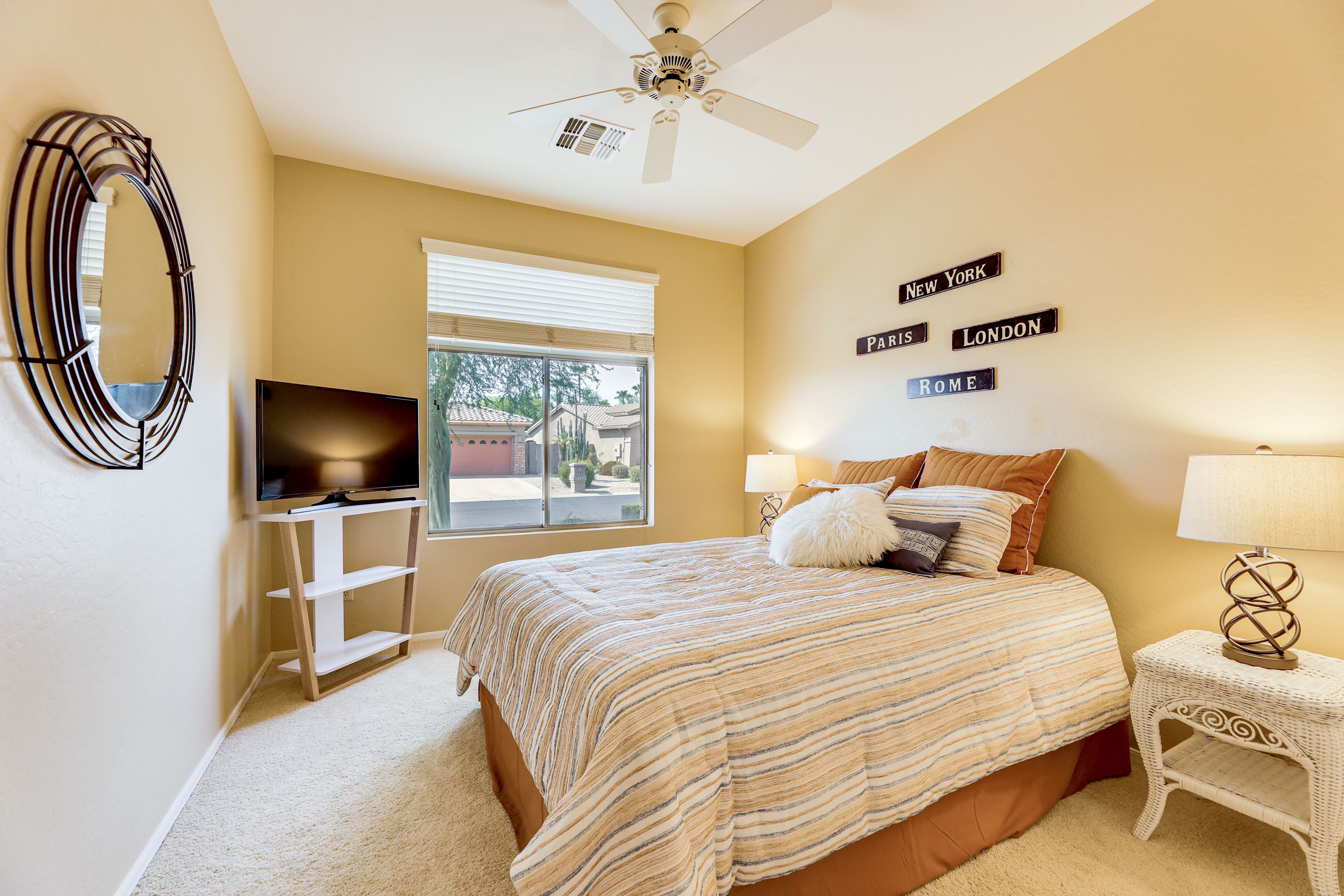 Bedroom 2 | Queen Bed