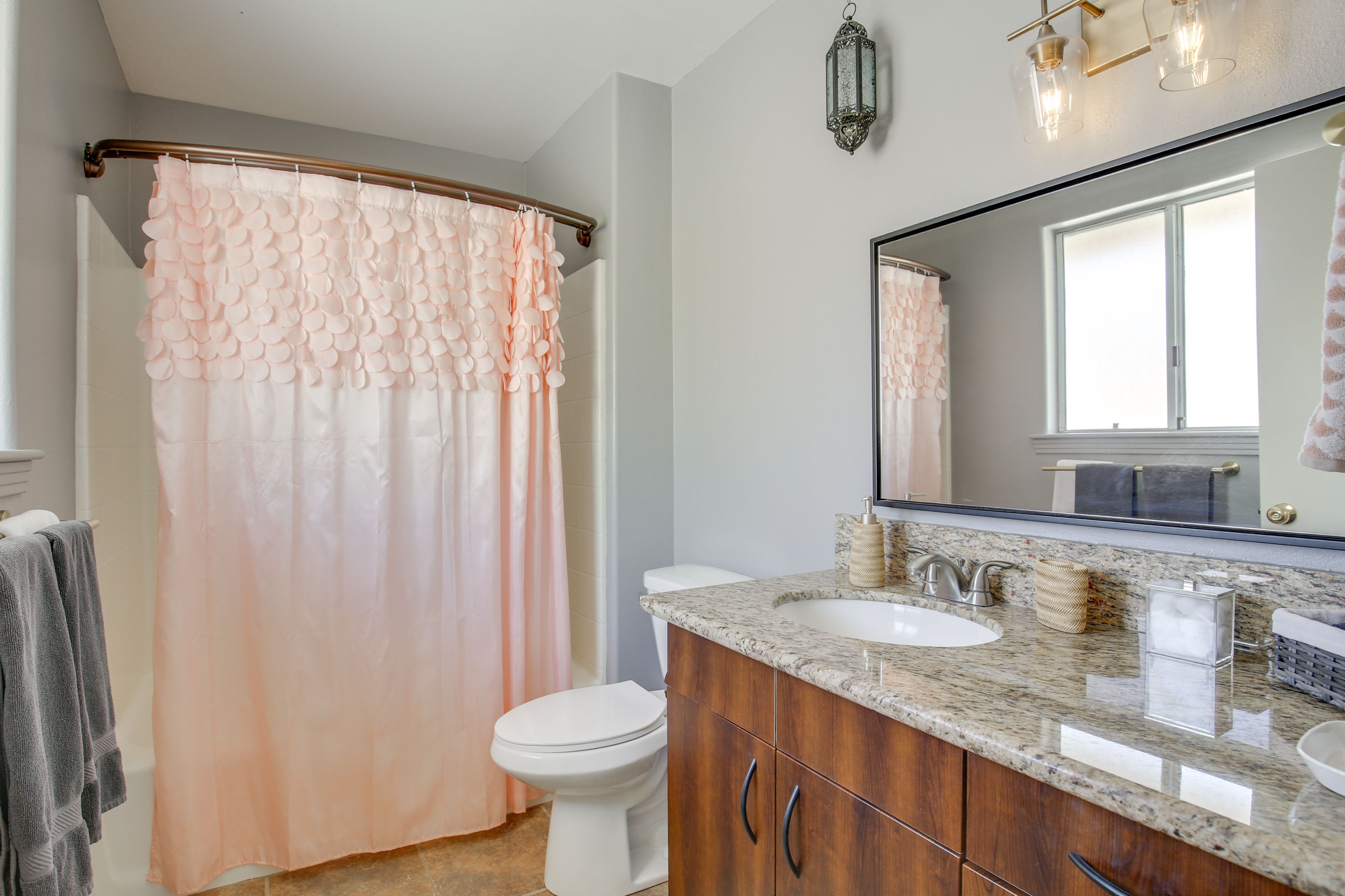 En-Suite Bathroom | Towels Provided